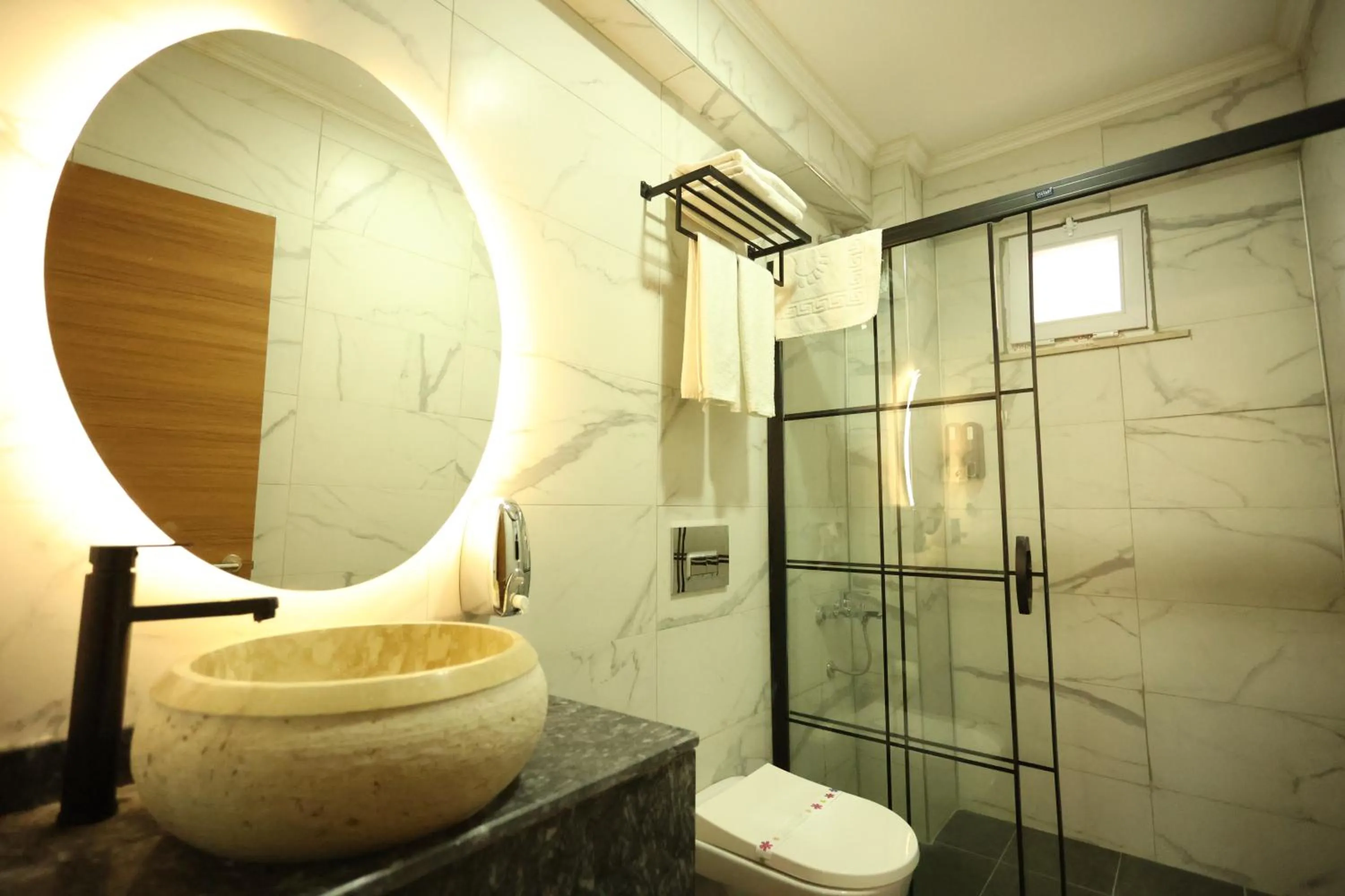 Shower in Asmali Hotel