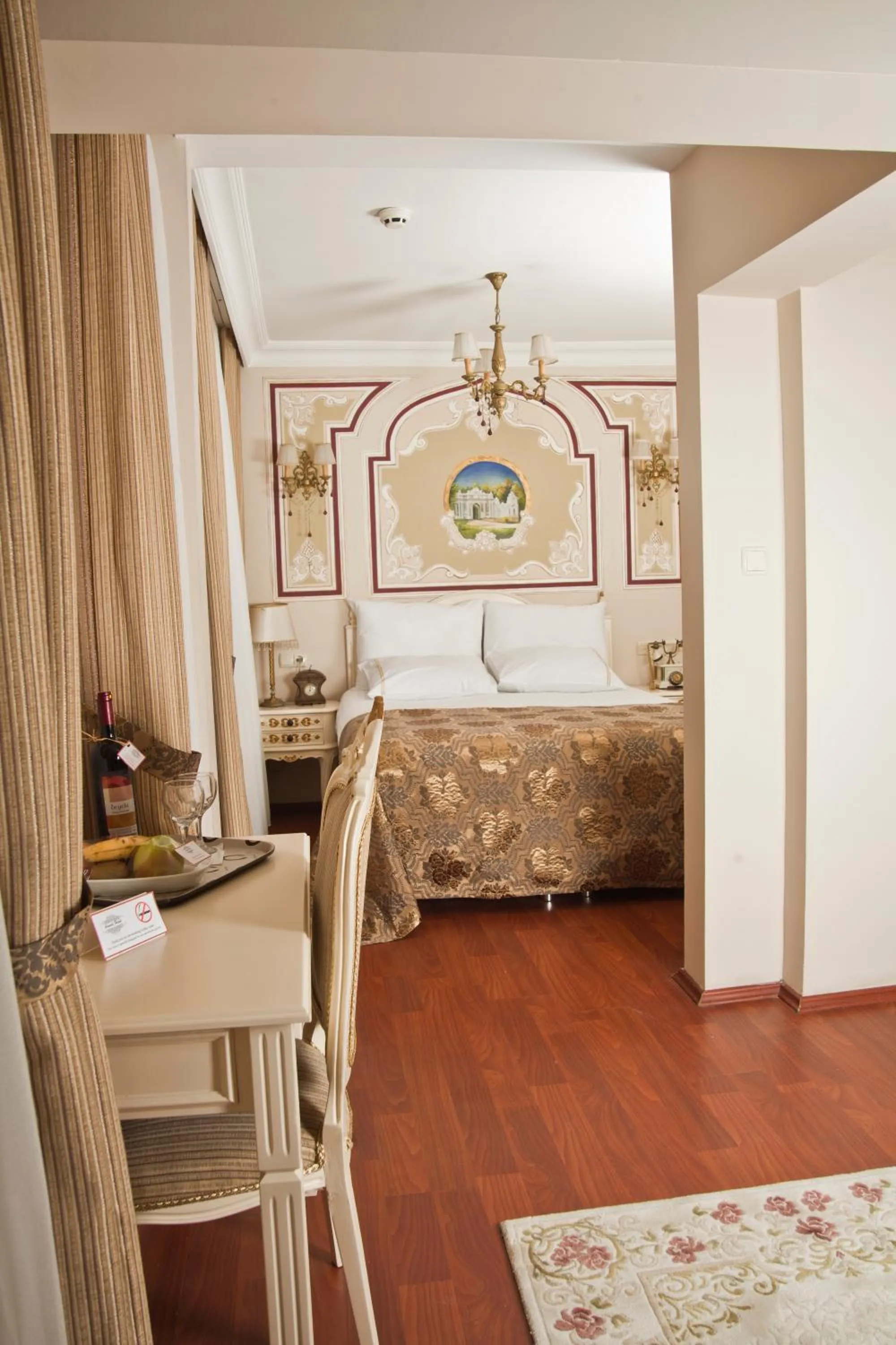 Photo of the whole room in Asmali Hotel