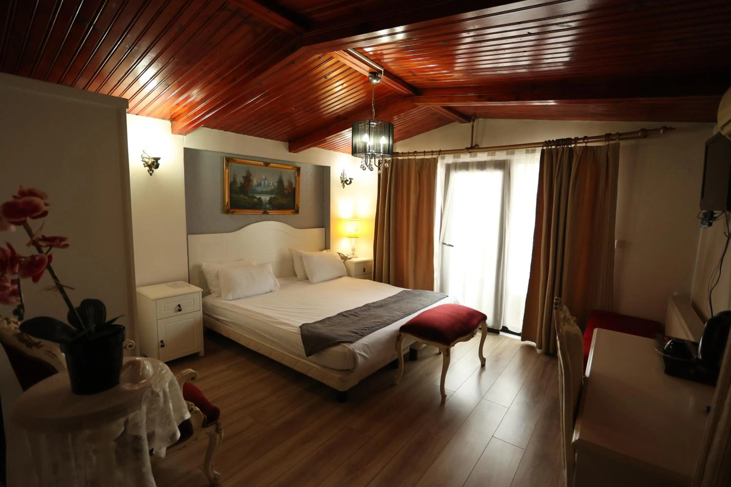 Photo of the whole room in Asmali Hotel