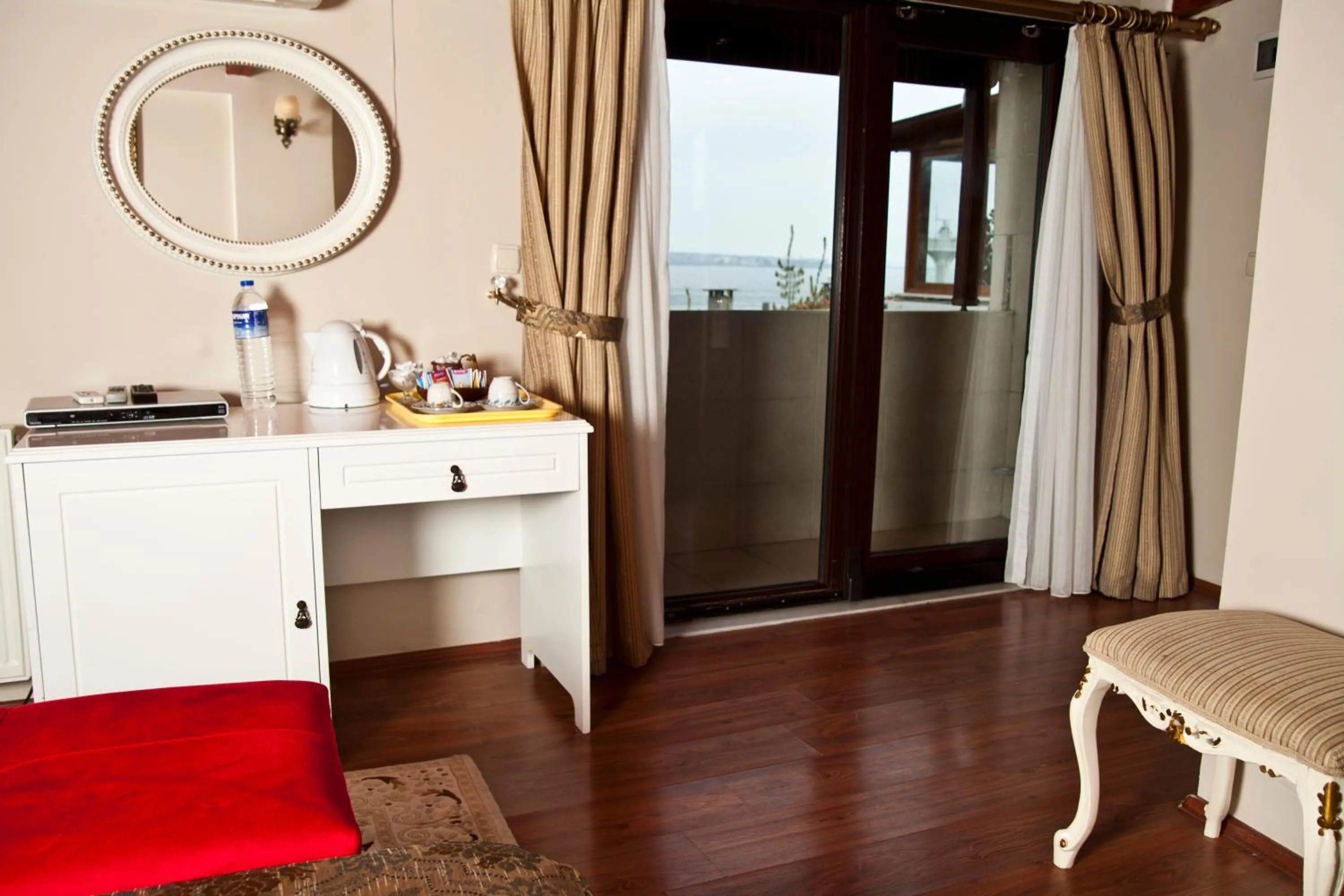 Photo of the whole room in Asmali Hotel