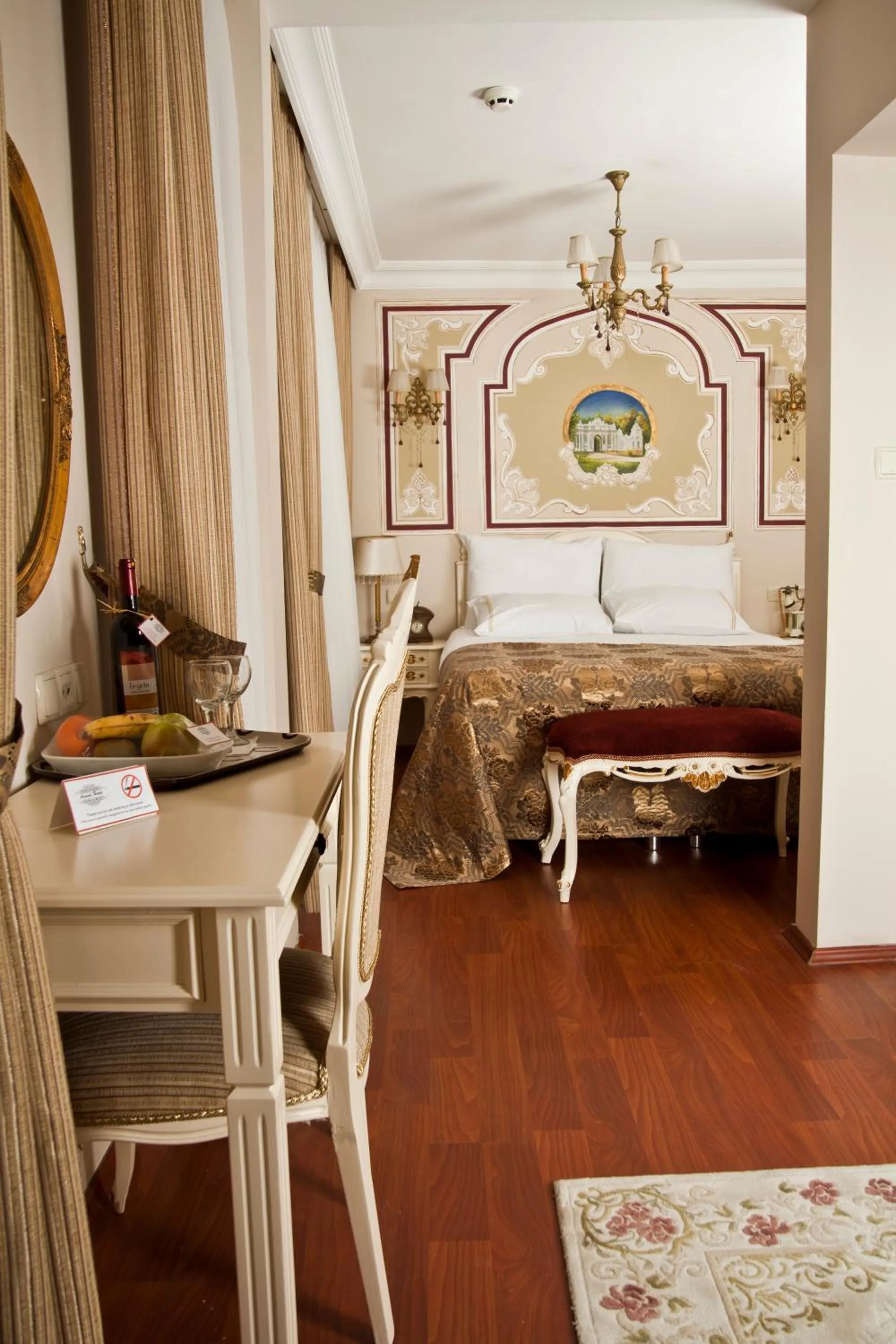 Photo of the whole room in Asmali Hotel