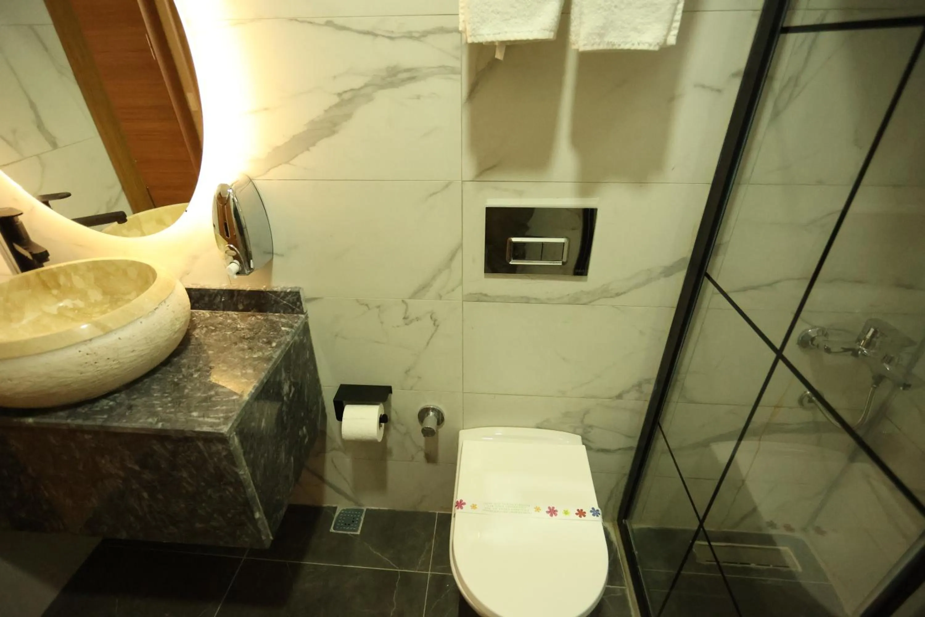 Shower in Asmali Hotel