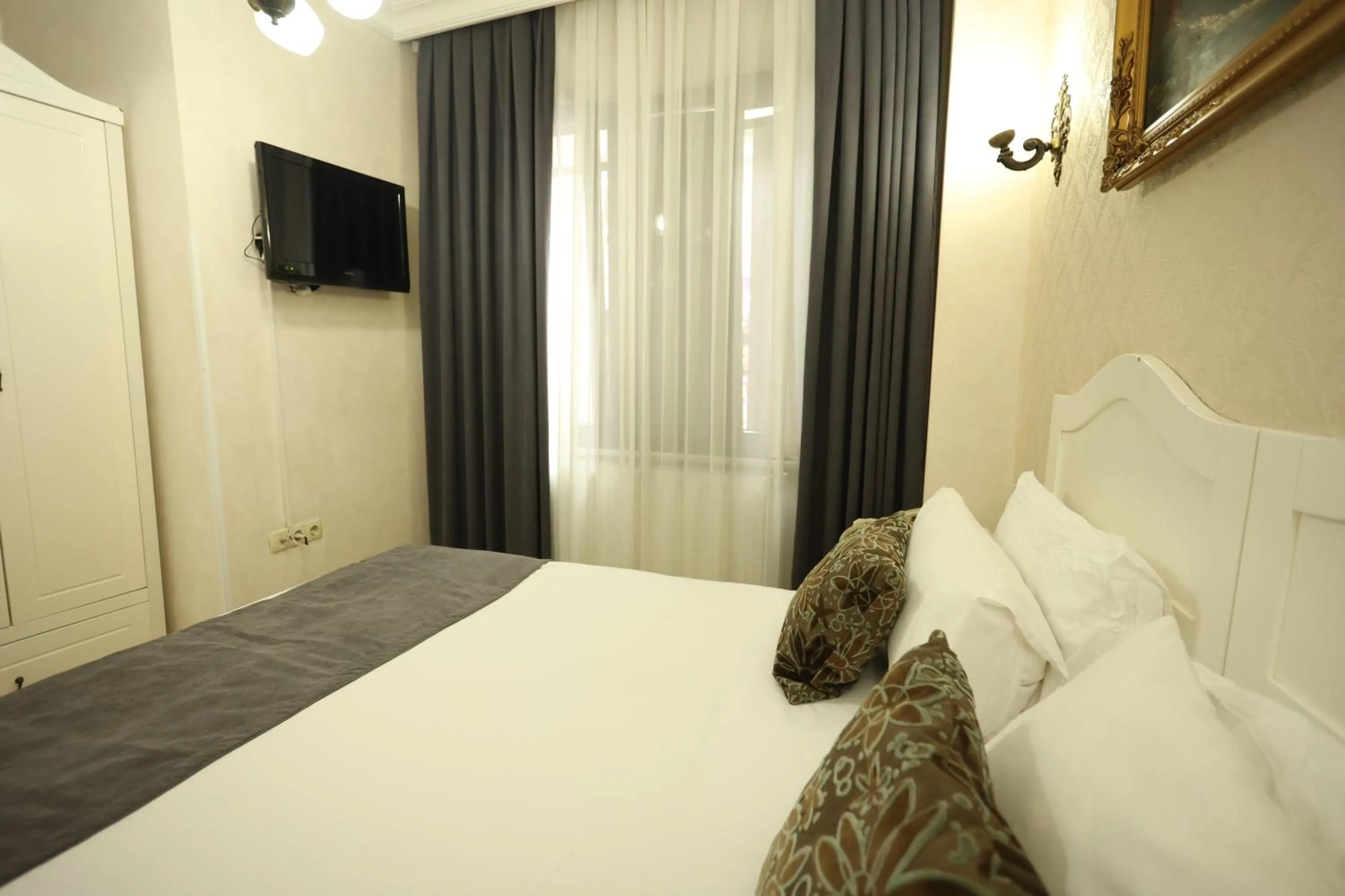 Photo of the whole room in Asmali Hotel