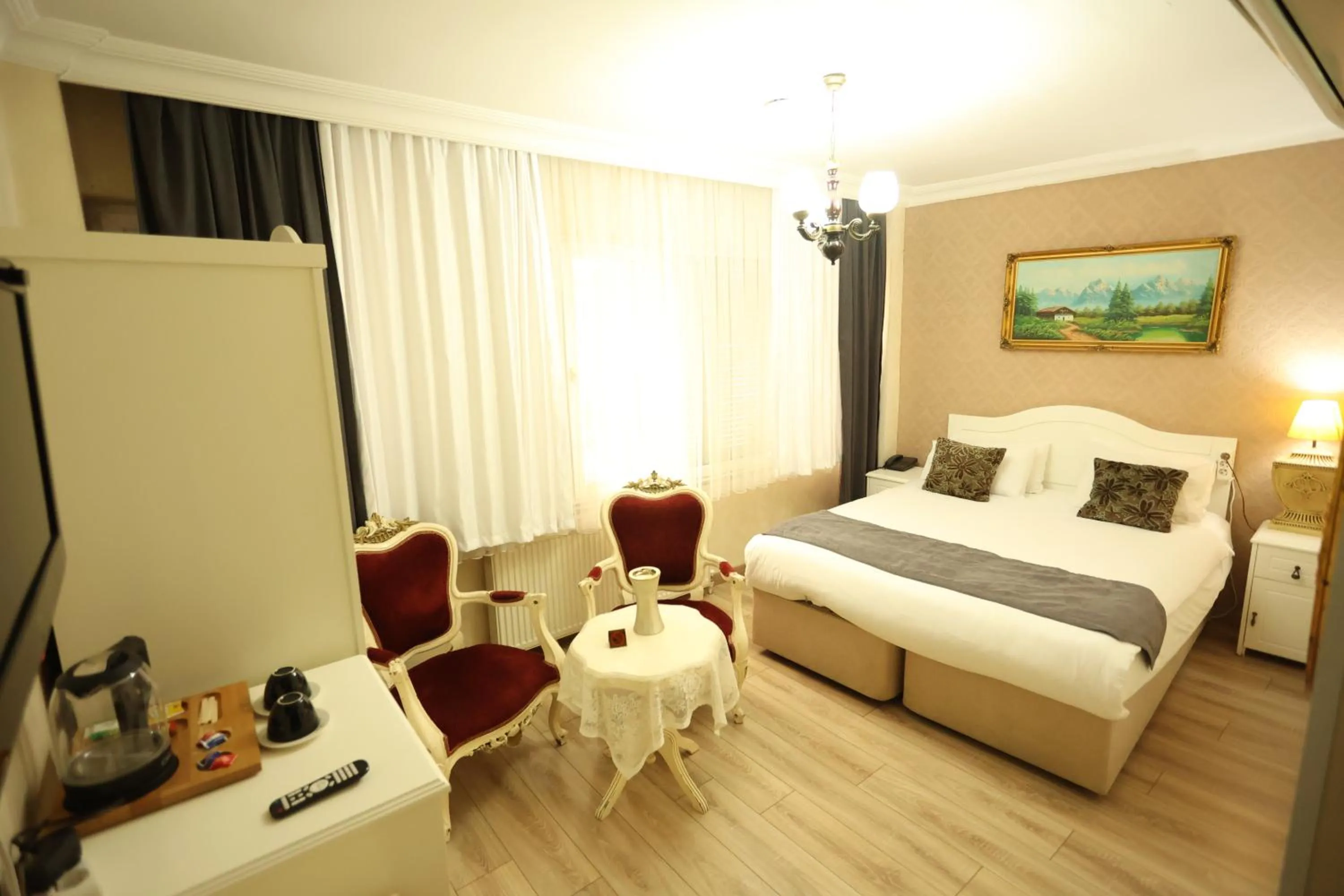 Photo of the whole room in Asmali Hotel