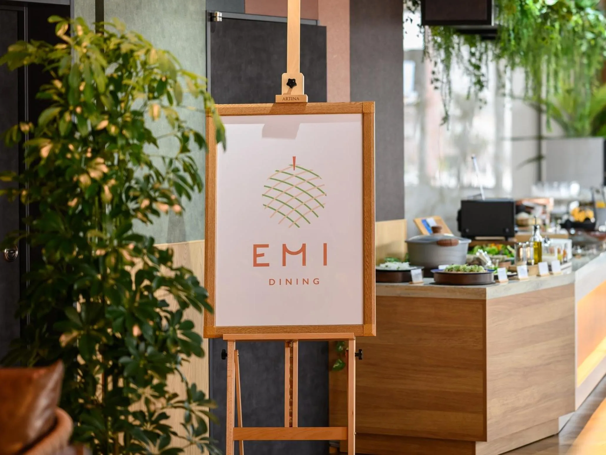 Restaurant/places to eat in Hotel Tsu Center Palace