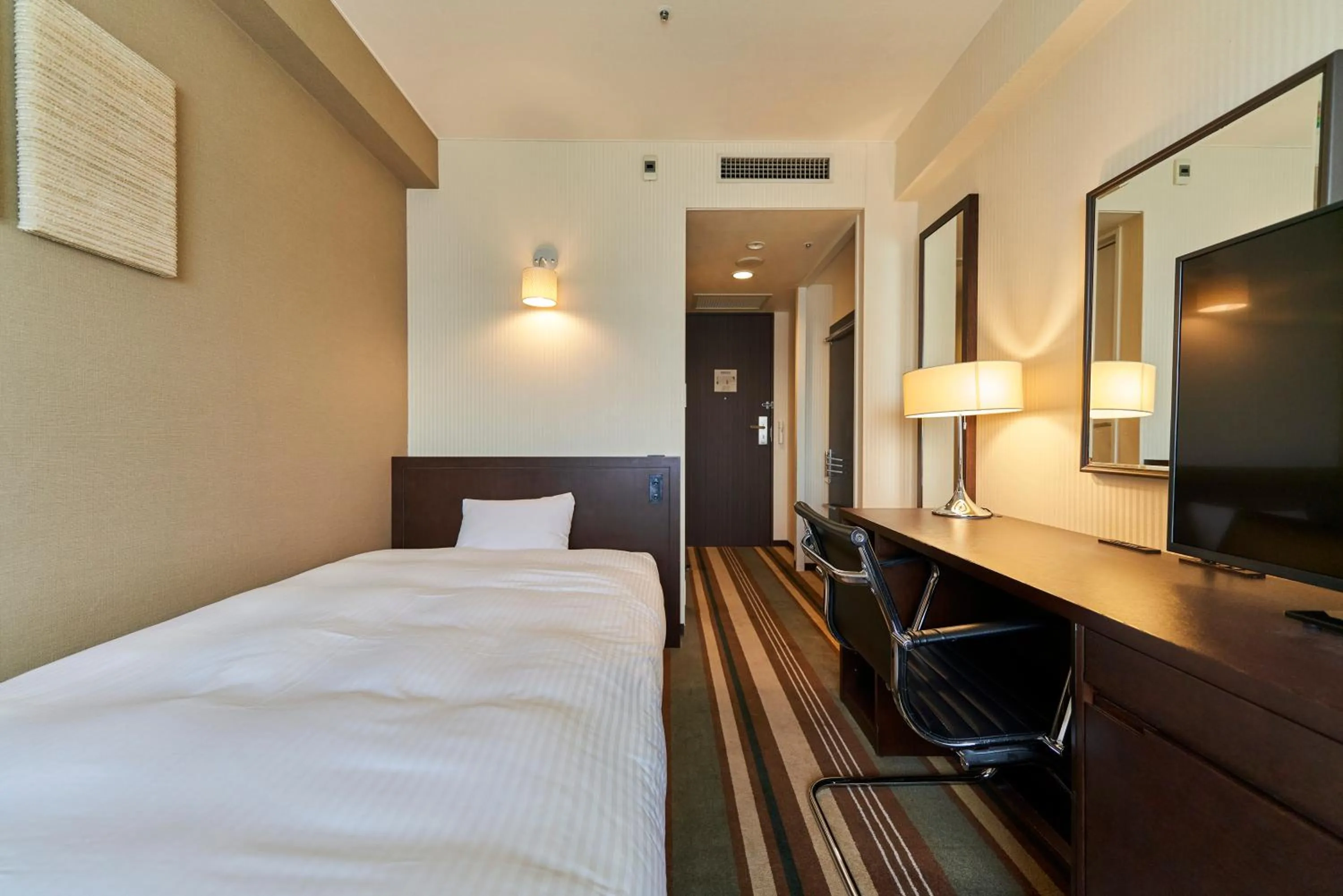 Bed in Saitama Grand Hotel Fukaya