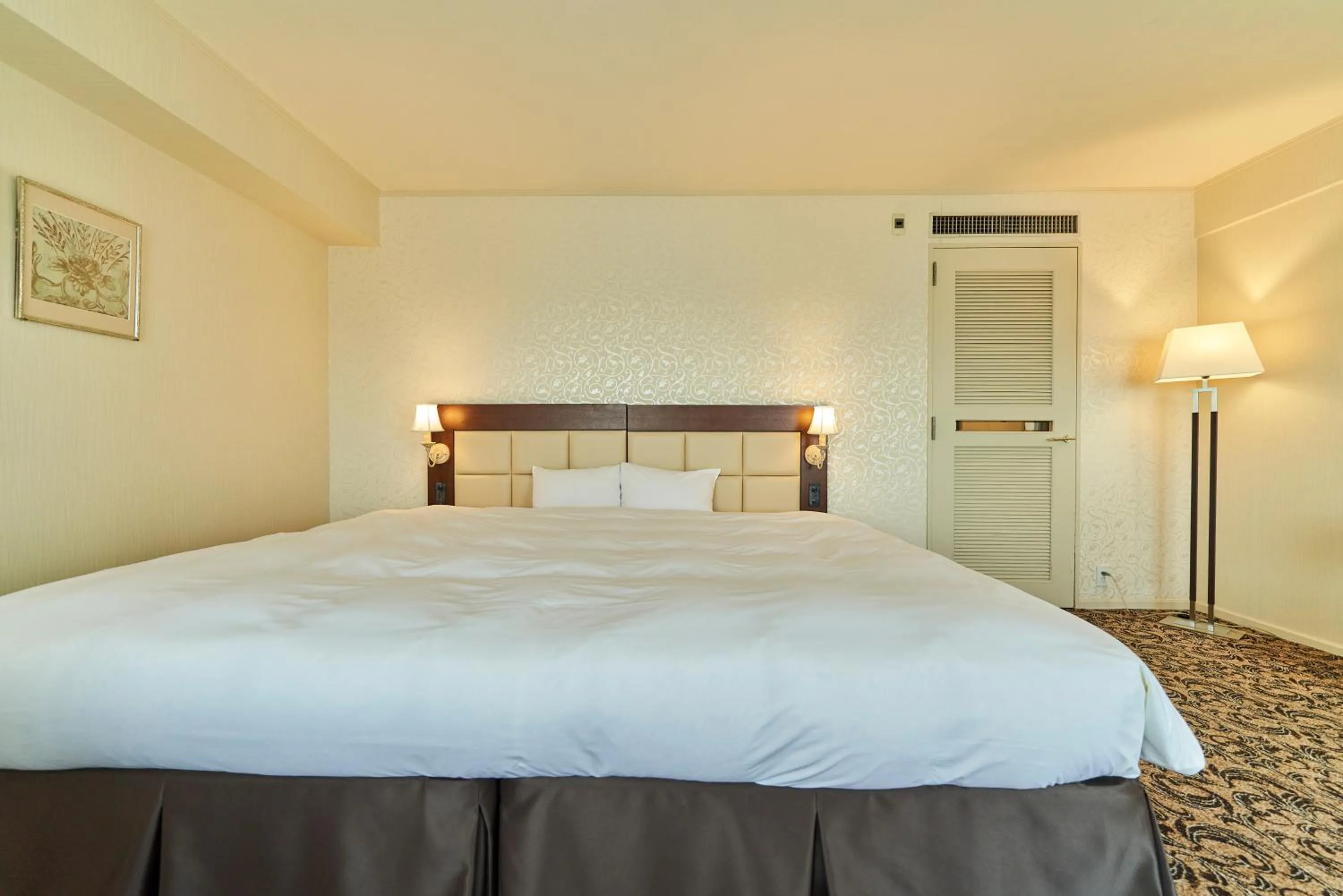 Bed in Saitama Grand Hotel Fukaya