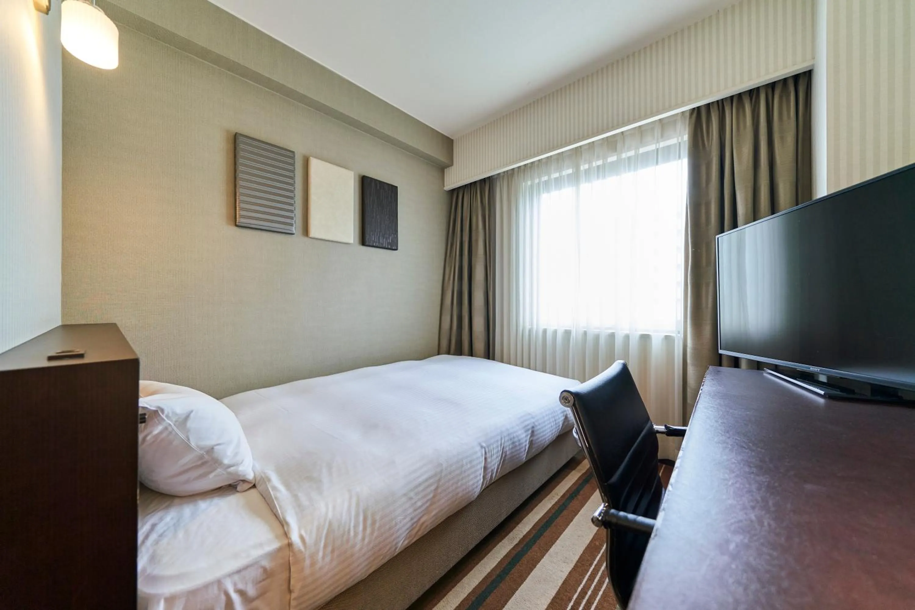 Bed in Saitama Grand Hotel Fukaya