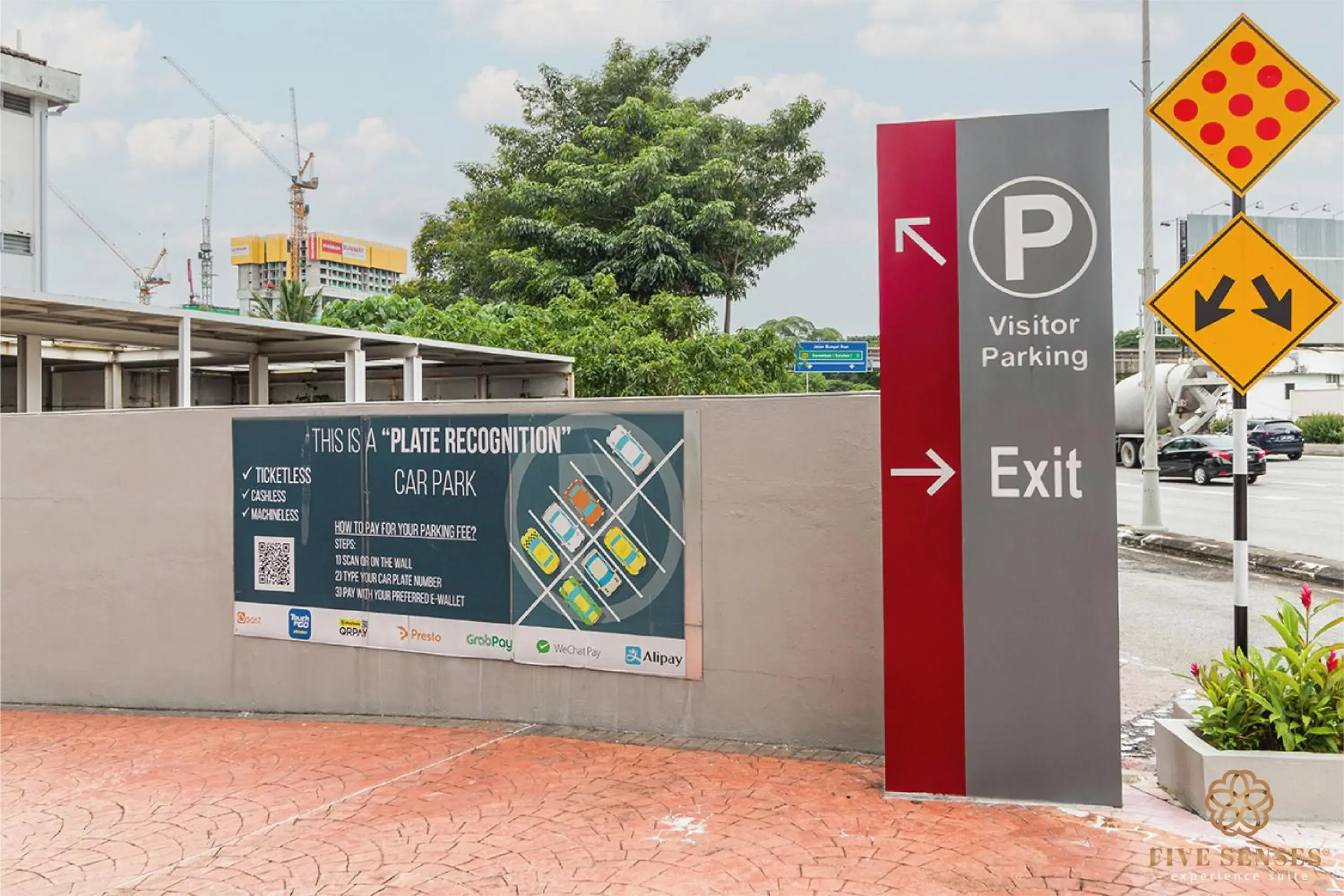 Facade/entrance in Dua Sentral Kuala Lumpur, Roam Facade/entrance in Dua Sentral Kuala Lumpur, Roam