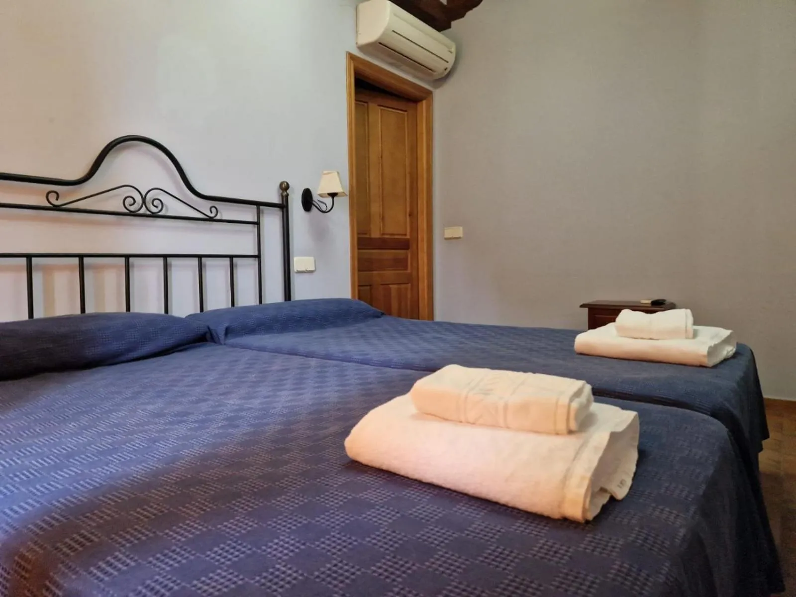 Bed in Hostal La Plata