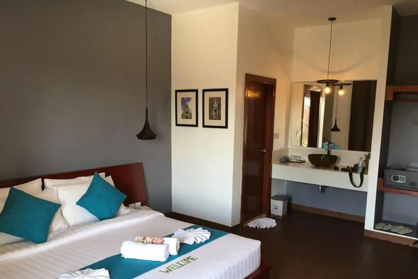 Deluxe Double Room with Balcony in Siem Reap Tevi Residence Deluxe Double Room with Balcony in Siem Reap Tevi Residence
