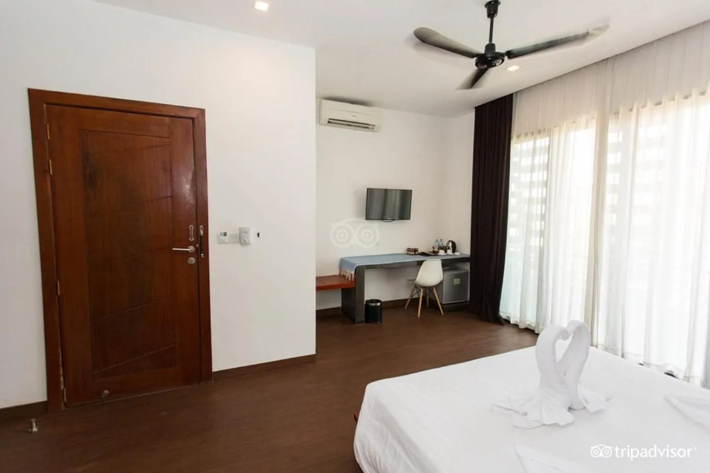 Photo of the whole room, Bed in Siem Reap Tevi Residence