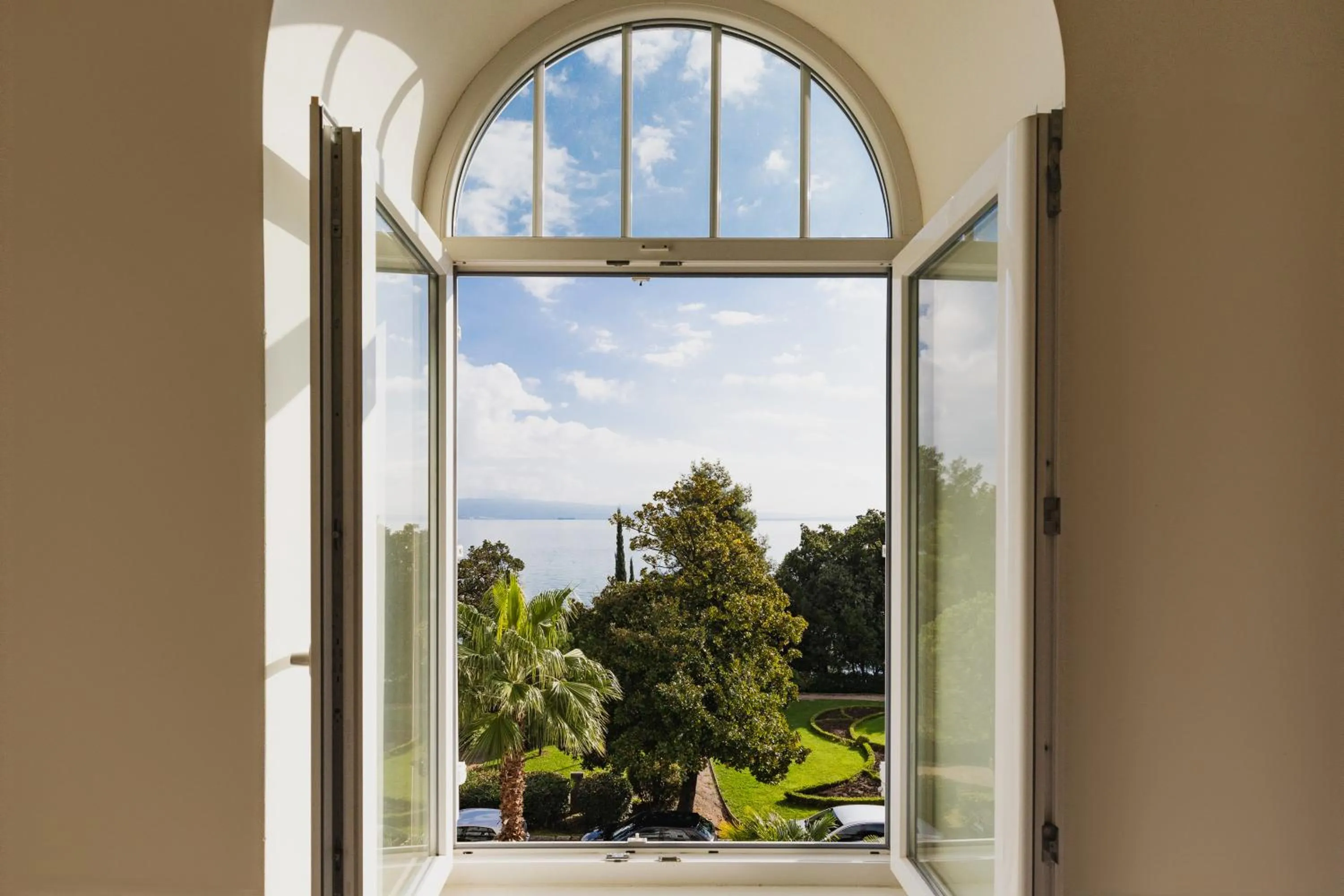 Spring in Hostel Link