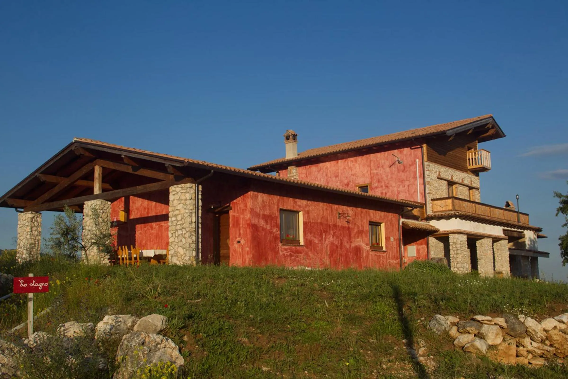 Facade/entrance in Il Favogoloso