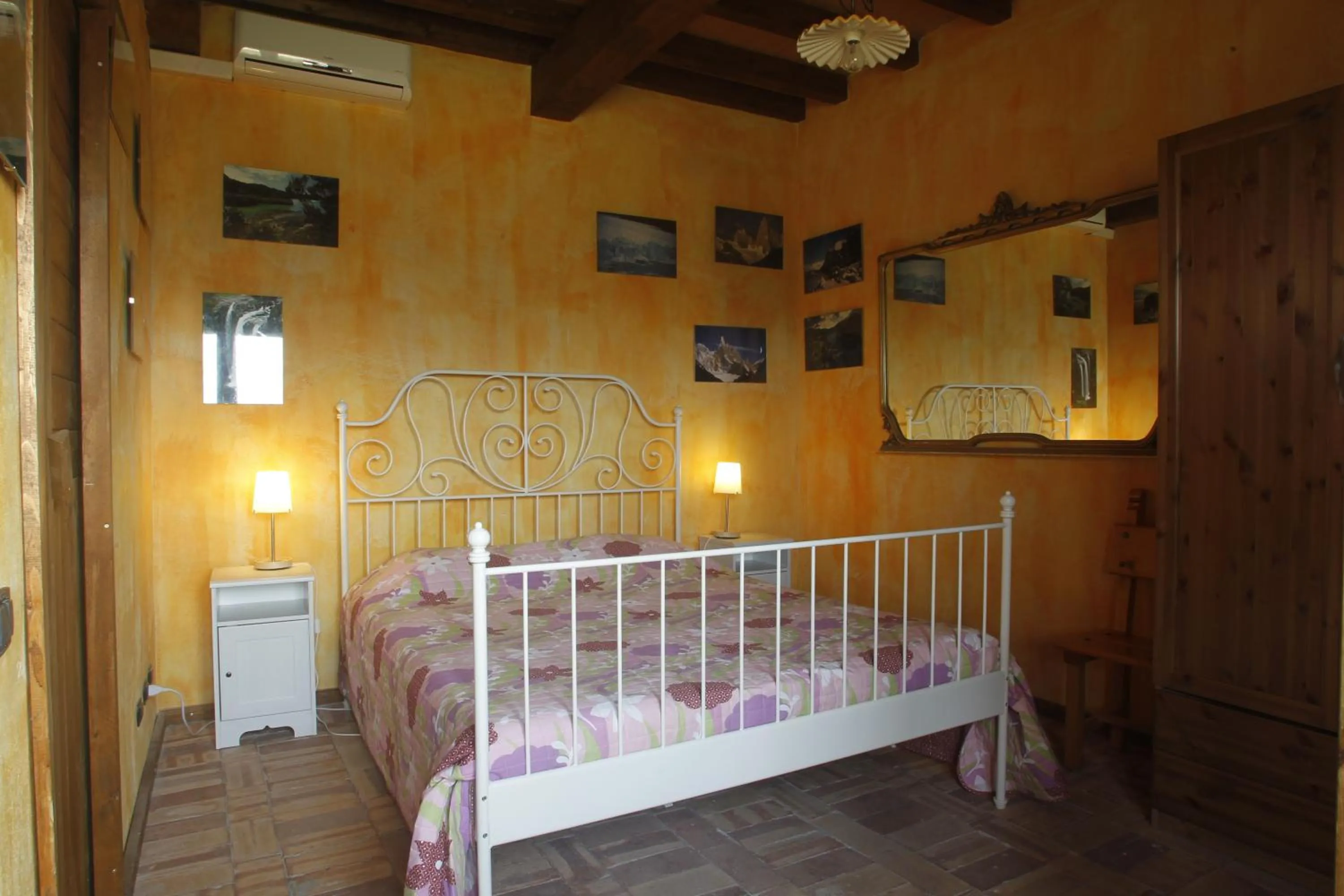 Photo of the whole room, Bed in Il Favogoloso