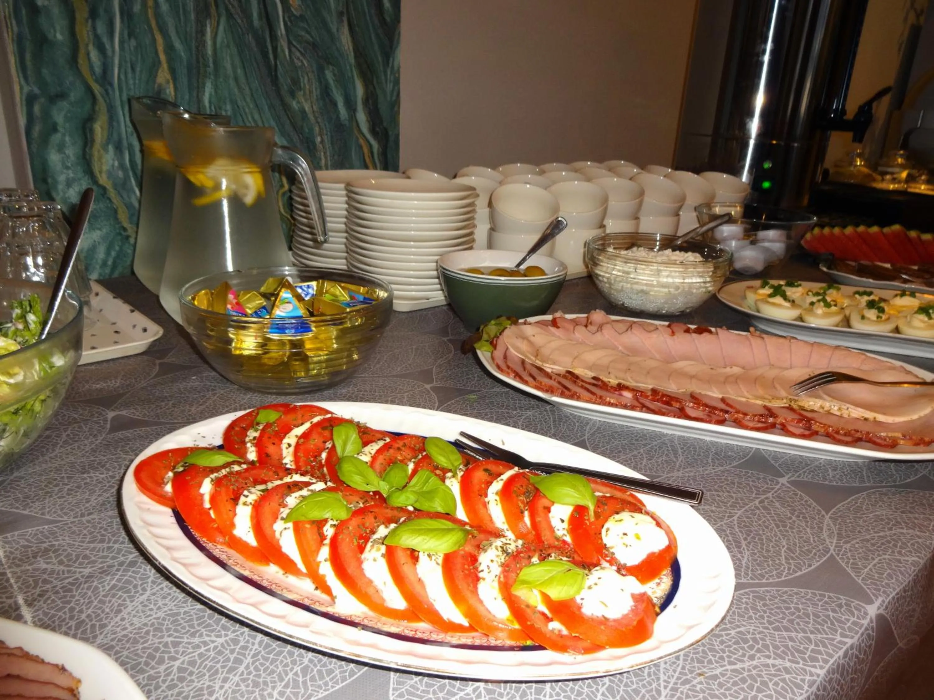 Food and drinks in Hotel Ava
