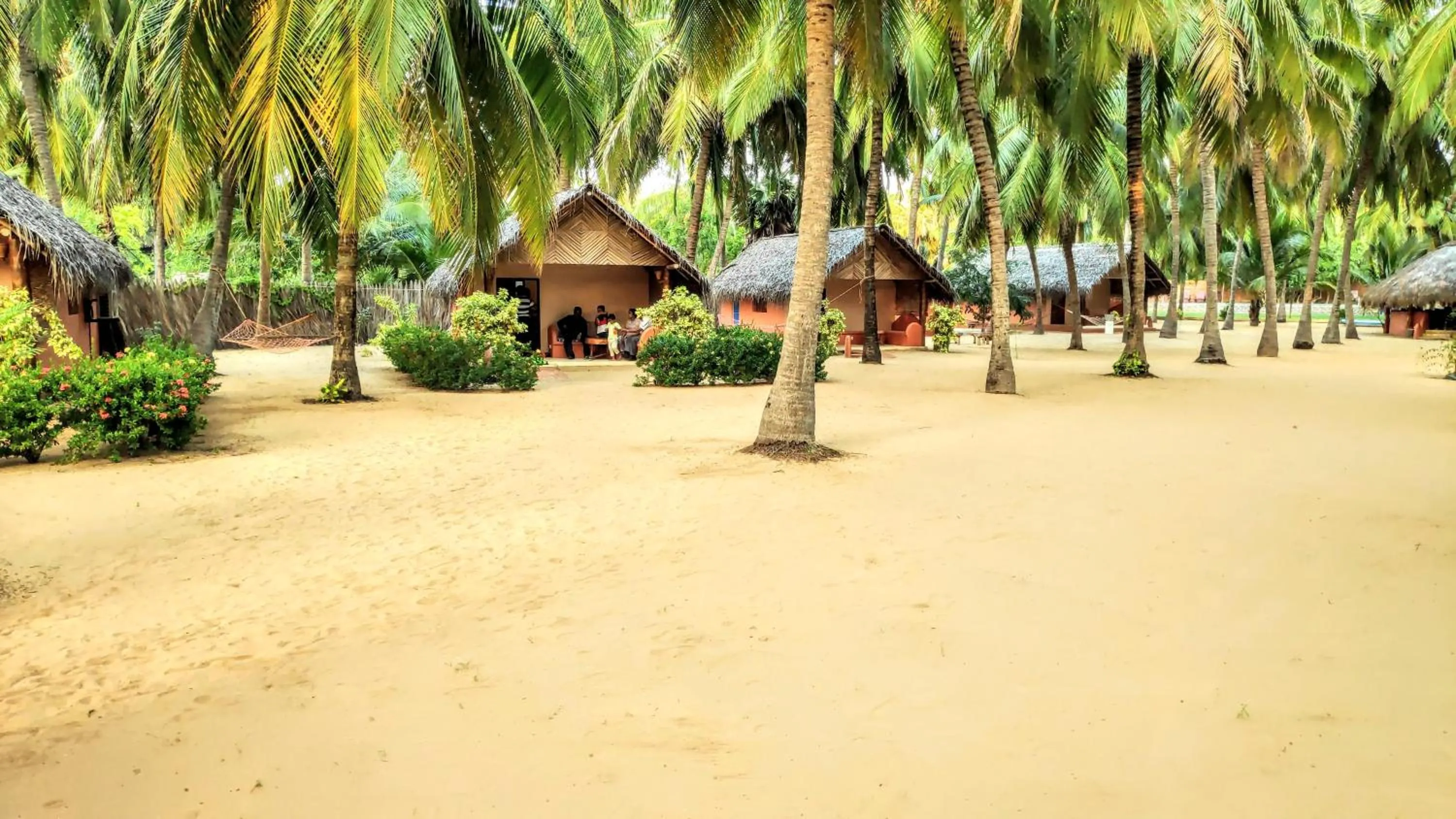 Facade/entrance in Roshanne Beach Resort, Kalpitiya