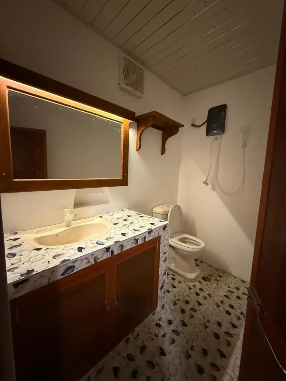 Bathroom in Roshanne Beach Resort, Kalpitiya