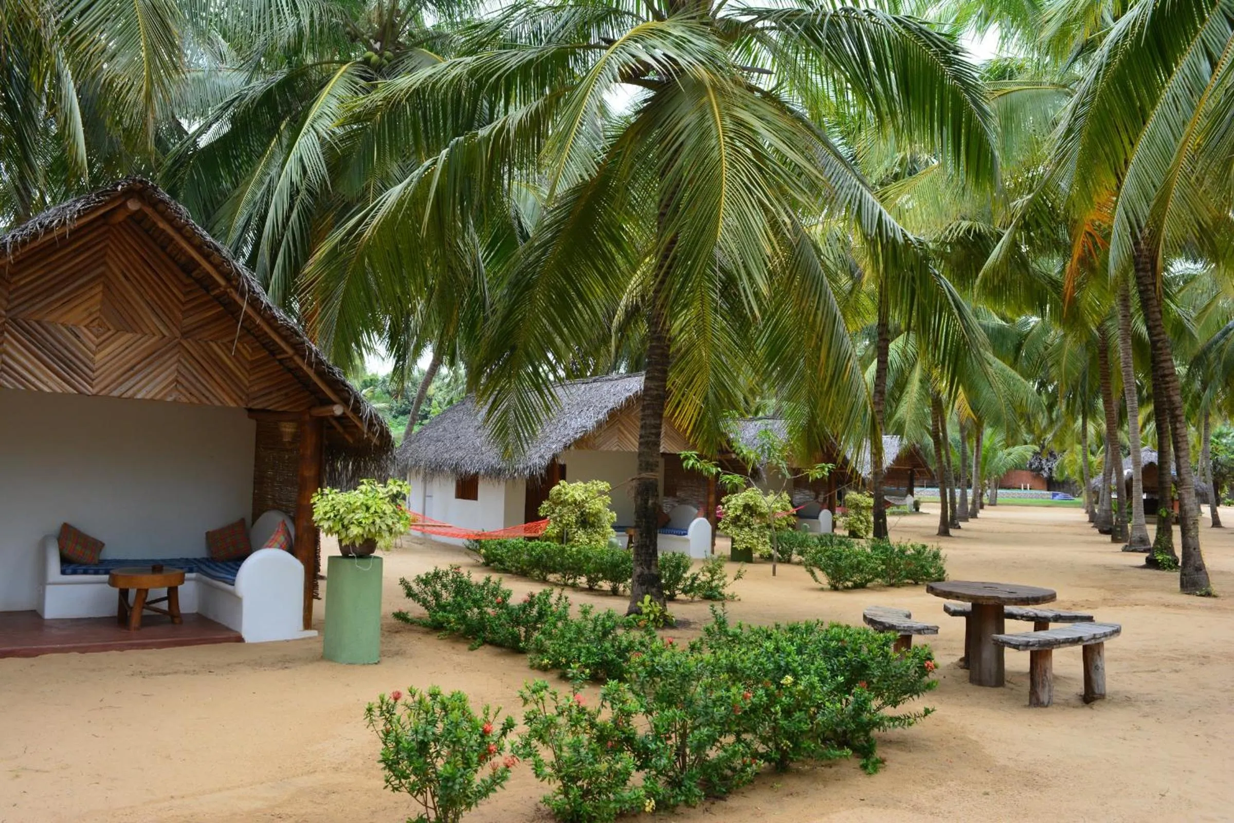 Restaurant/places to eat in Roshanne Beach Resort, Kalpitiya