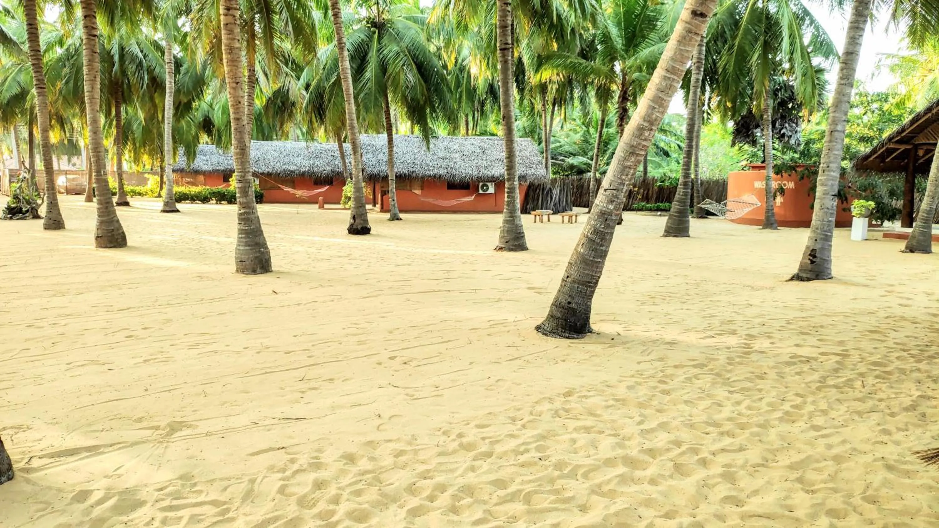Facade/entrance in Roshanne Beach Resort, Kalpitiya