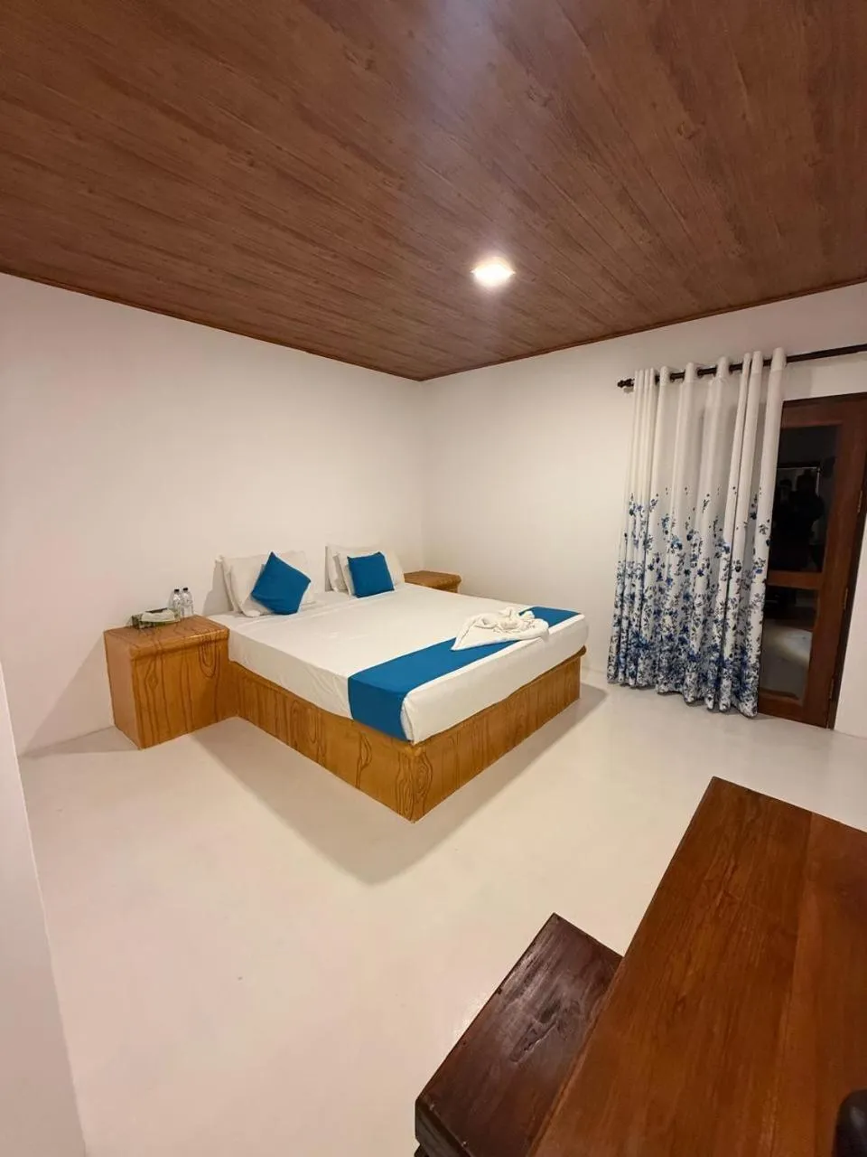 Bed in Roshanne Beach Resort, Kalpitiya