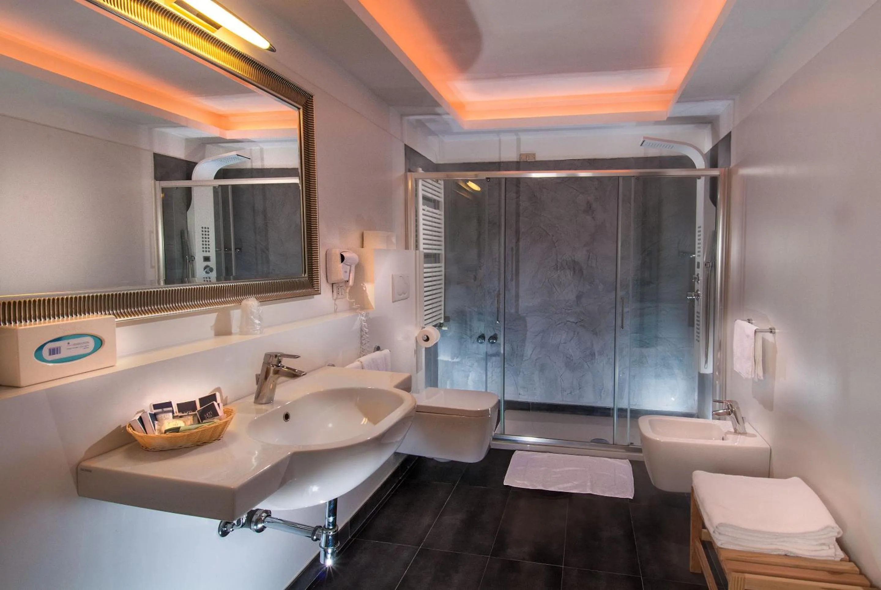 Bathroom in Hotel Mediterraneo