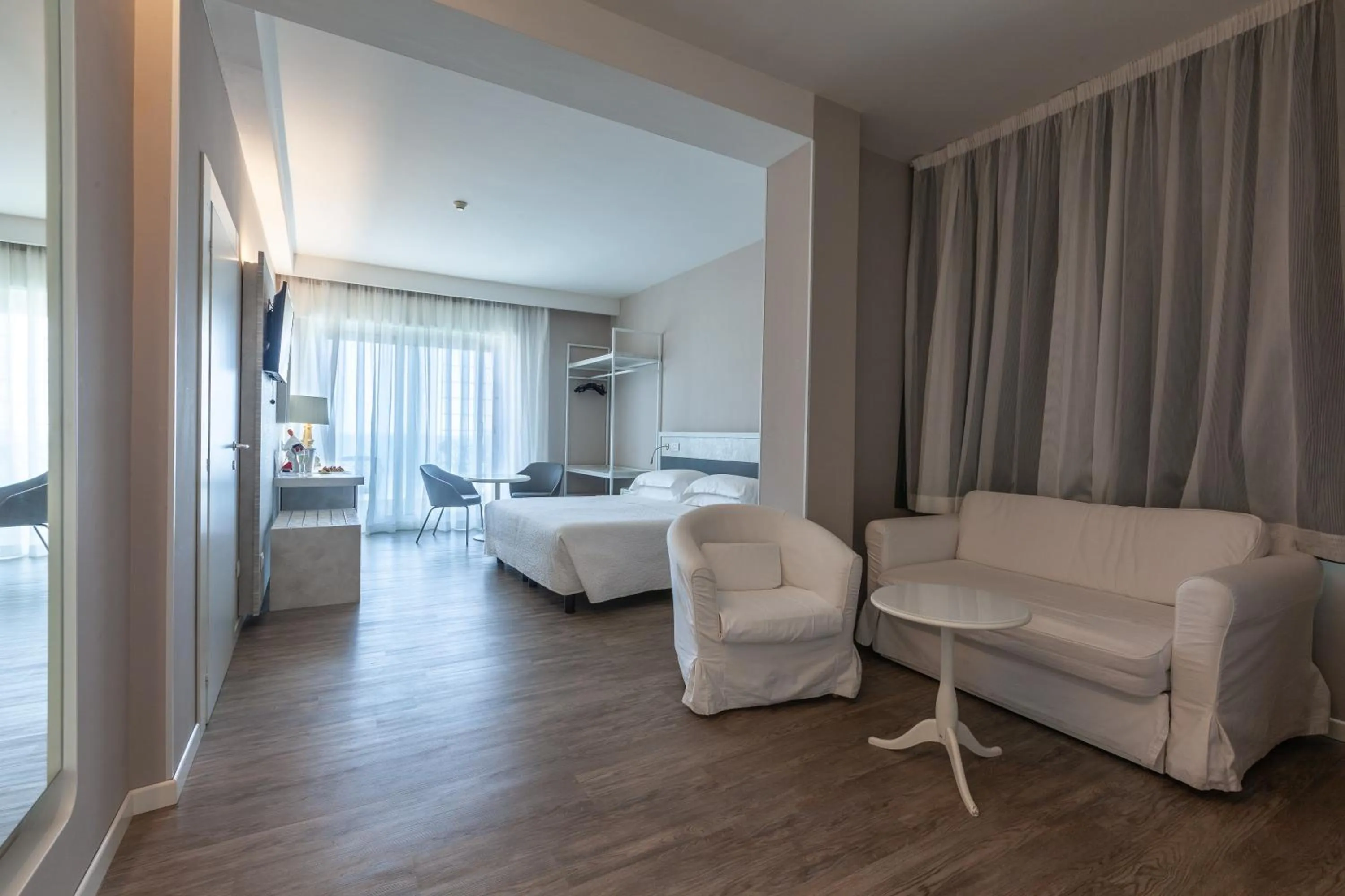 Sea view, Bed in Hotel Mediterraneo