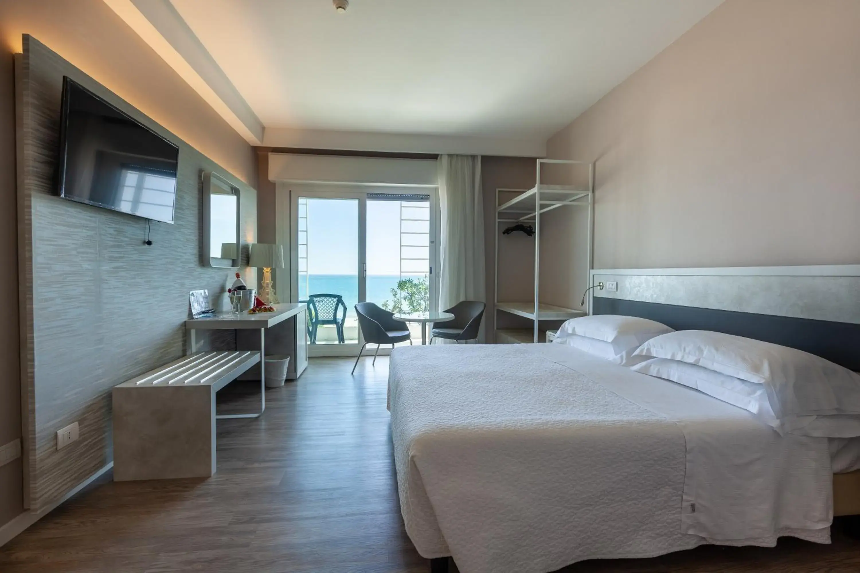 Double Room with Sea View in Hotel Mediterraneo Double Room with Sea View in Hotel Mediterraneo