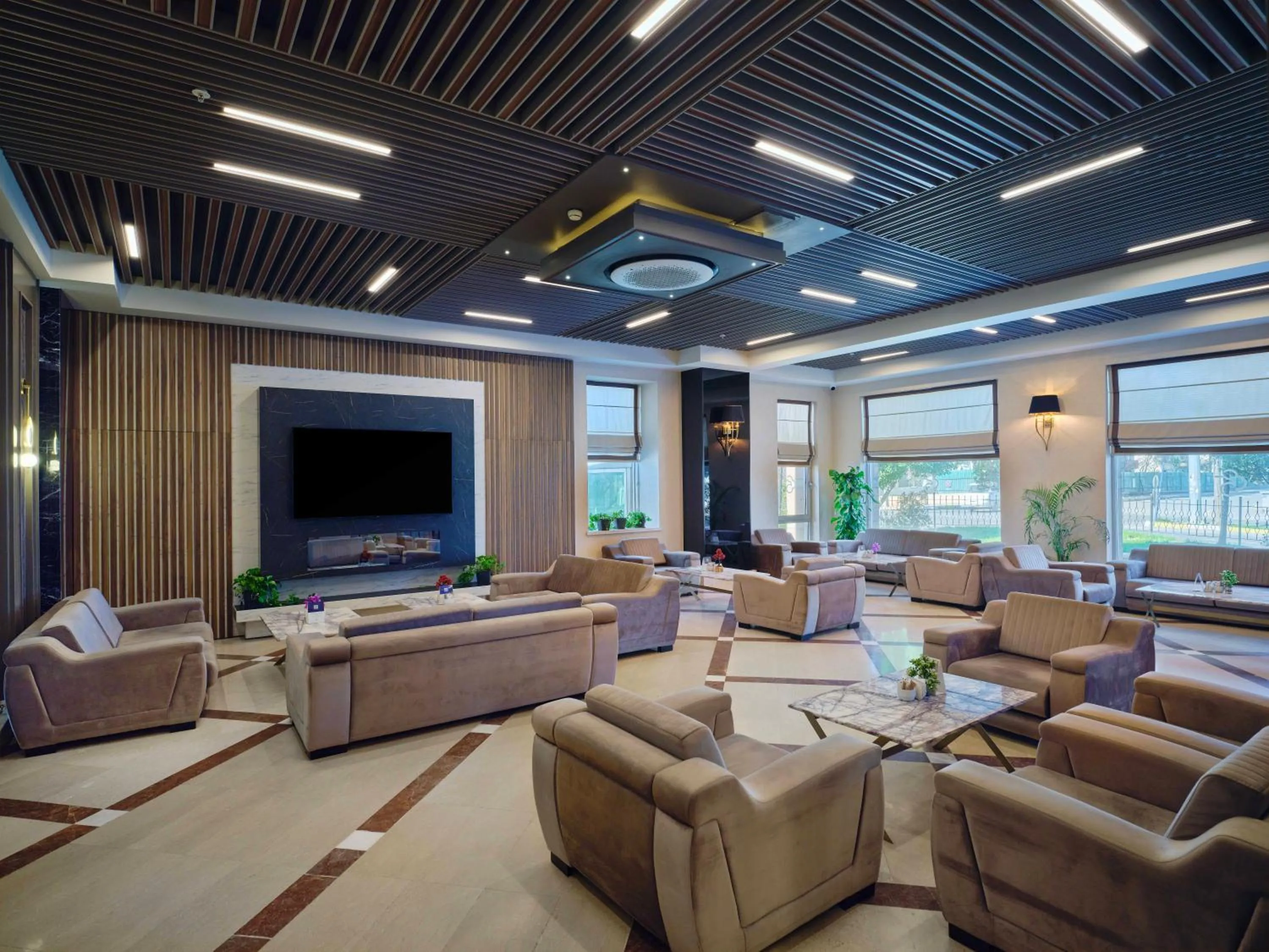 Communal lounge/ TV room in Dedeman Sanliurfa