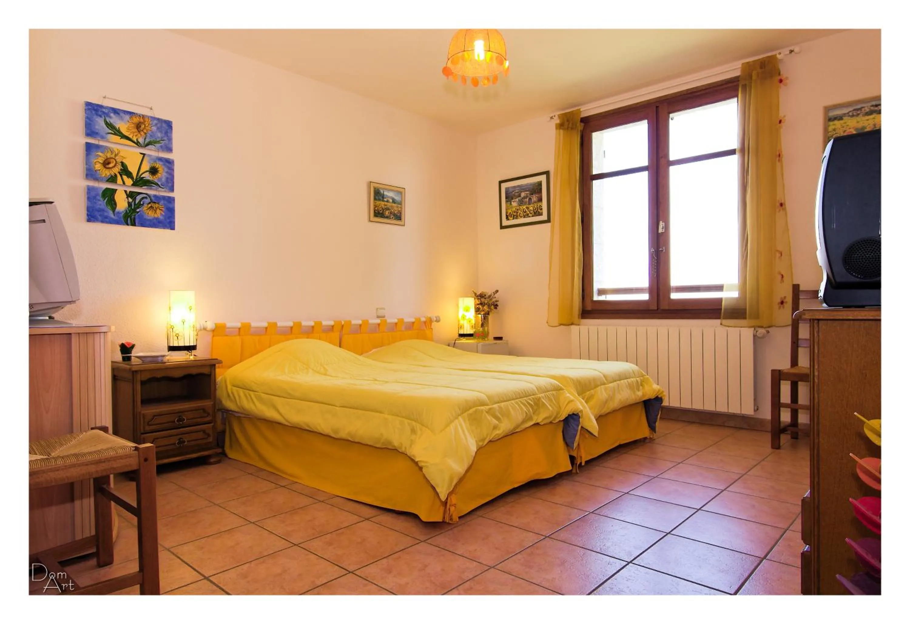 Photo of the whole room, Bed in Au Pichet