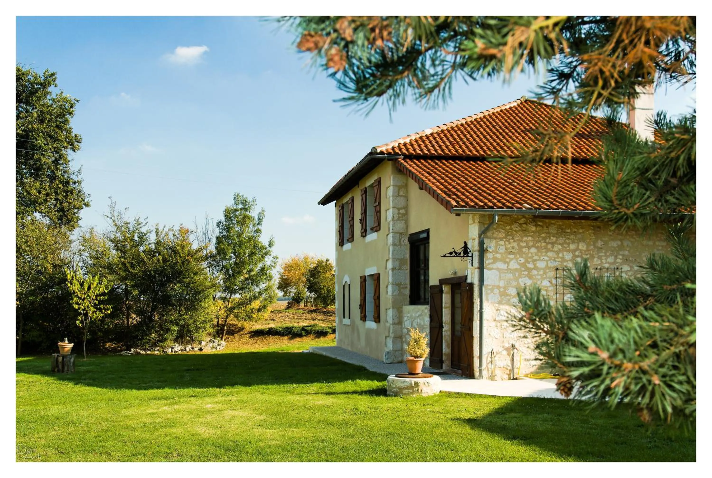 Facade/entrance in Au Pichet