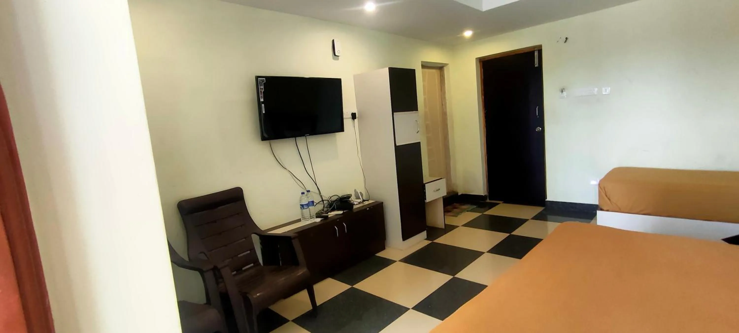 Bed in Srirathna Temple View Inn