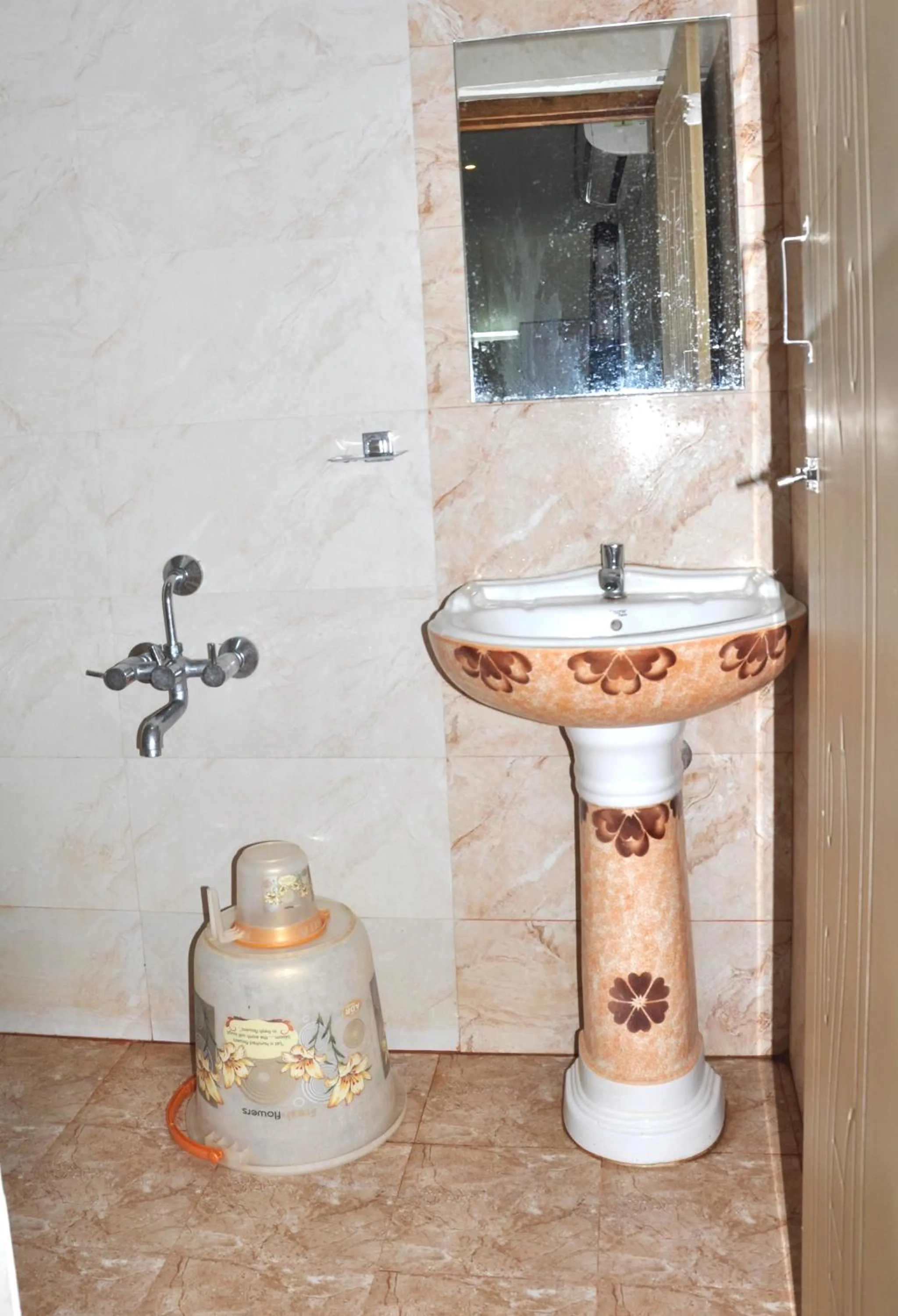 Srirathna Temple View Inn