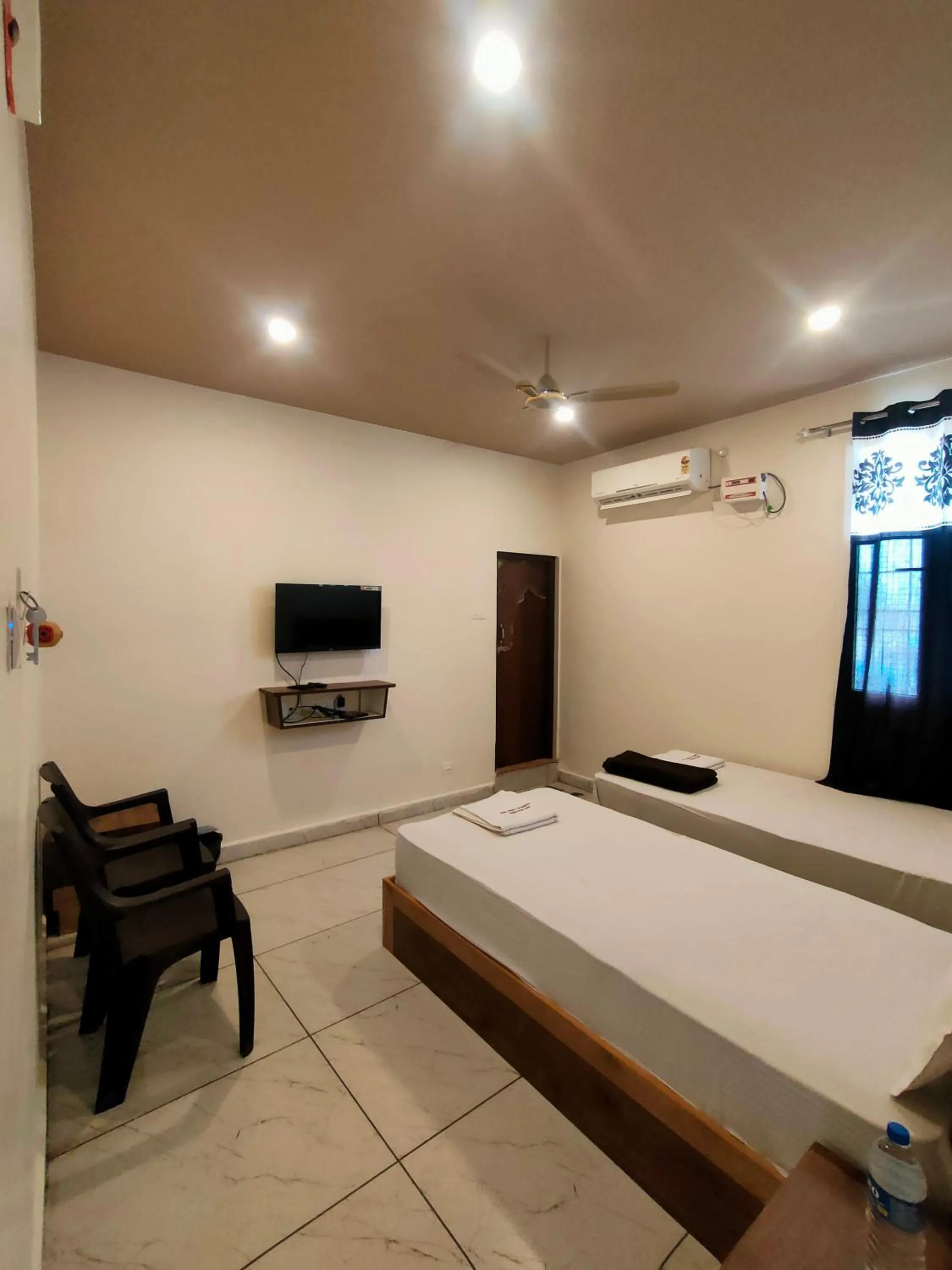 Bed in Srirathna Temple View Inn