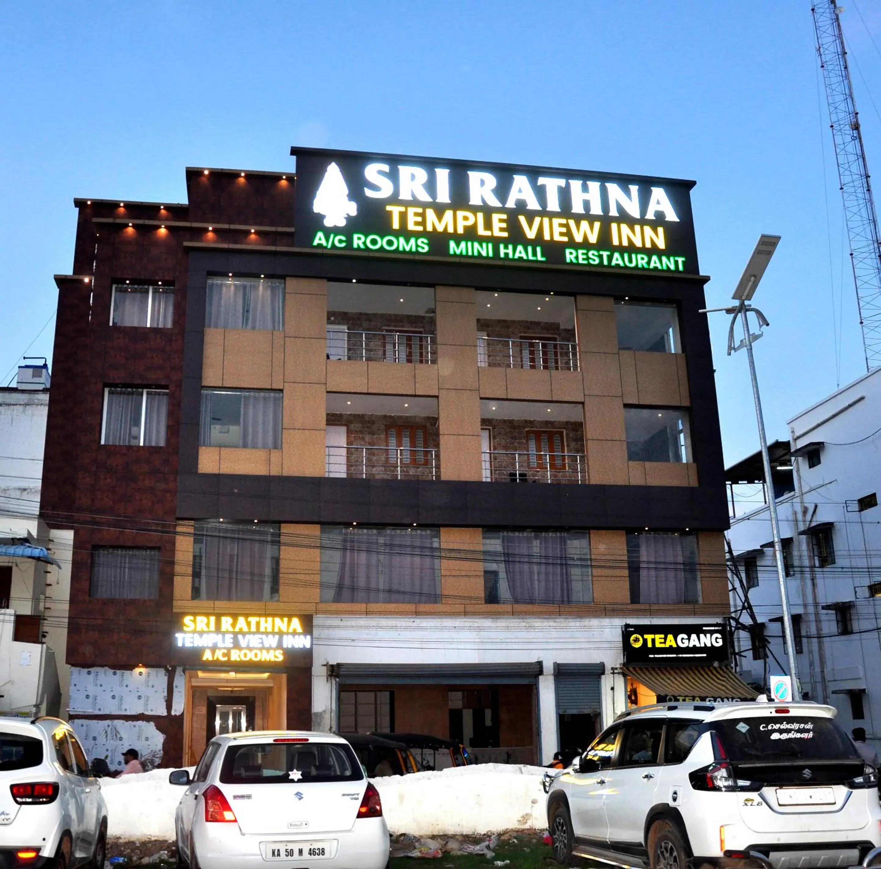 Property building in Srirathna Temple View Inn Property building in Srirathna Temple View Inn