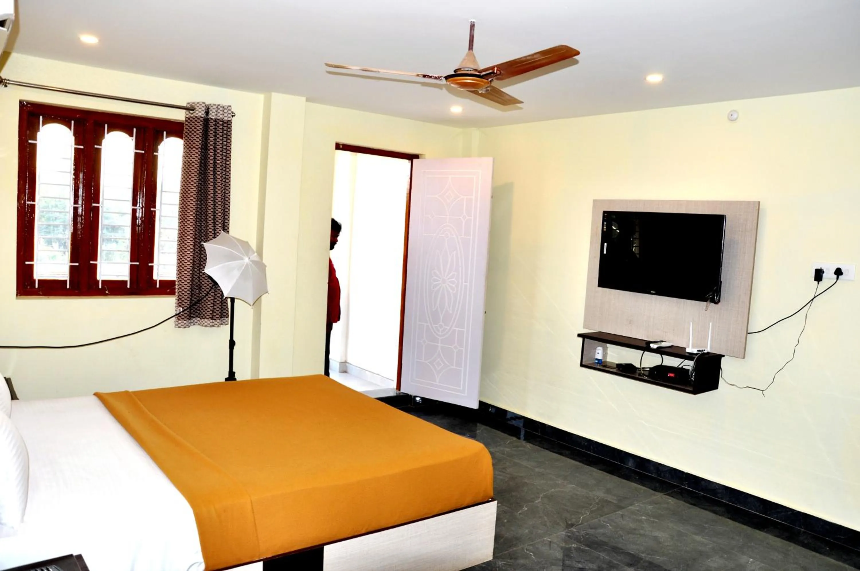 Bed in Srirathna Temple View Inn