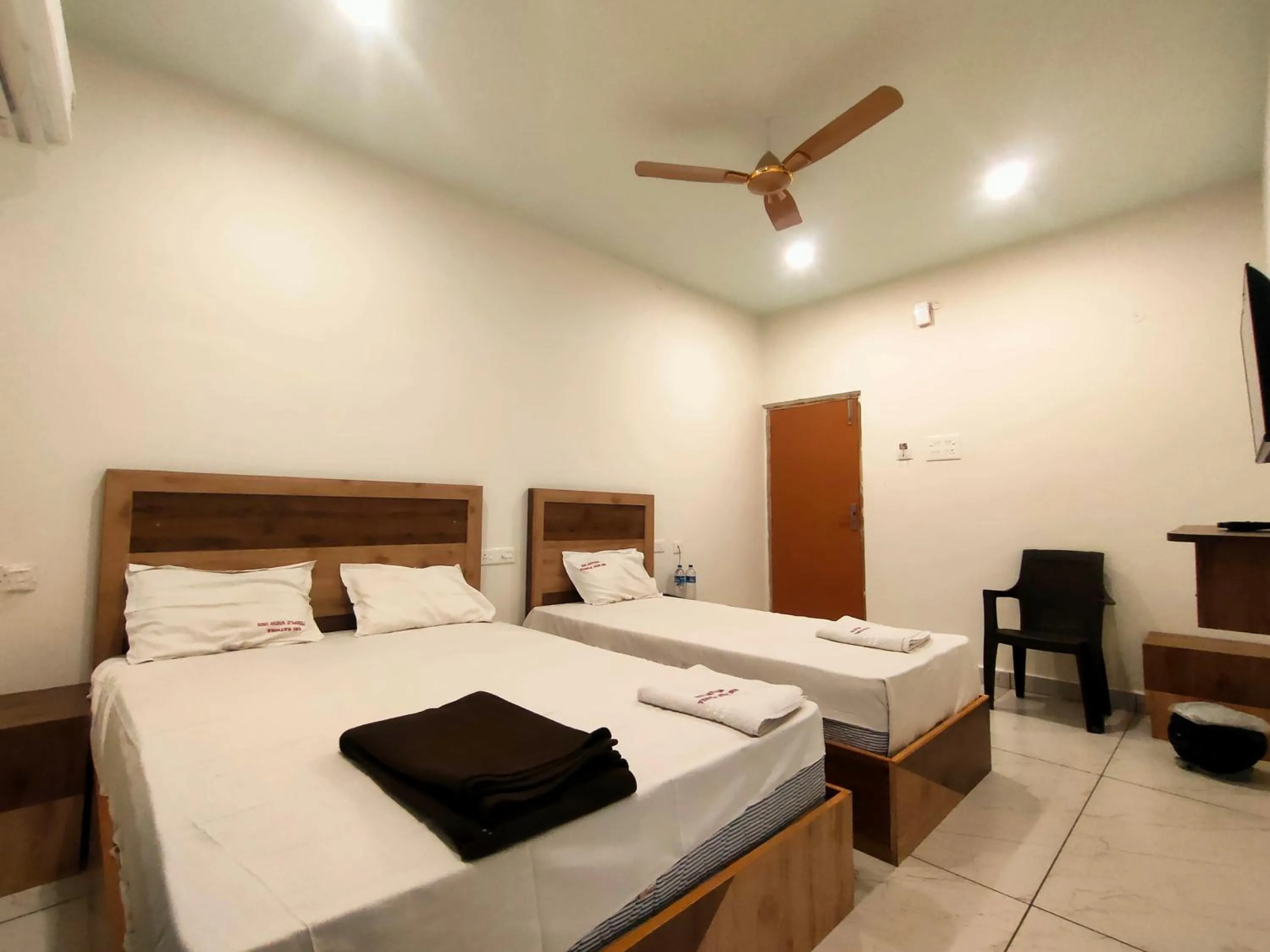 Bed in Srirathna Temple View Inn