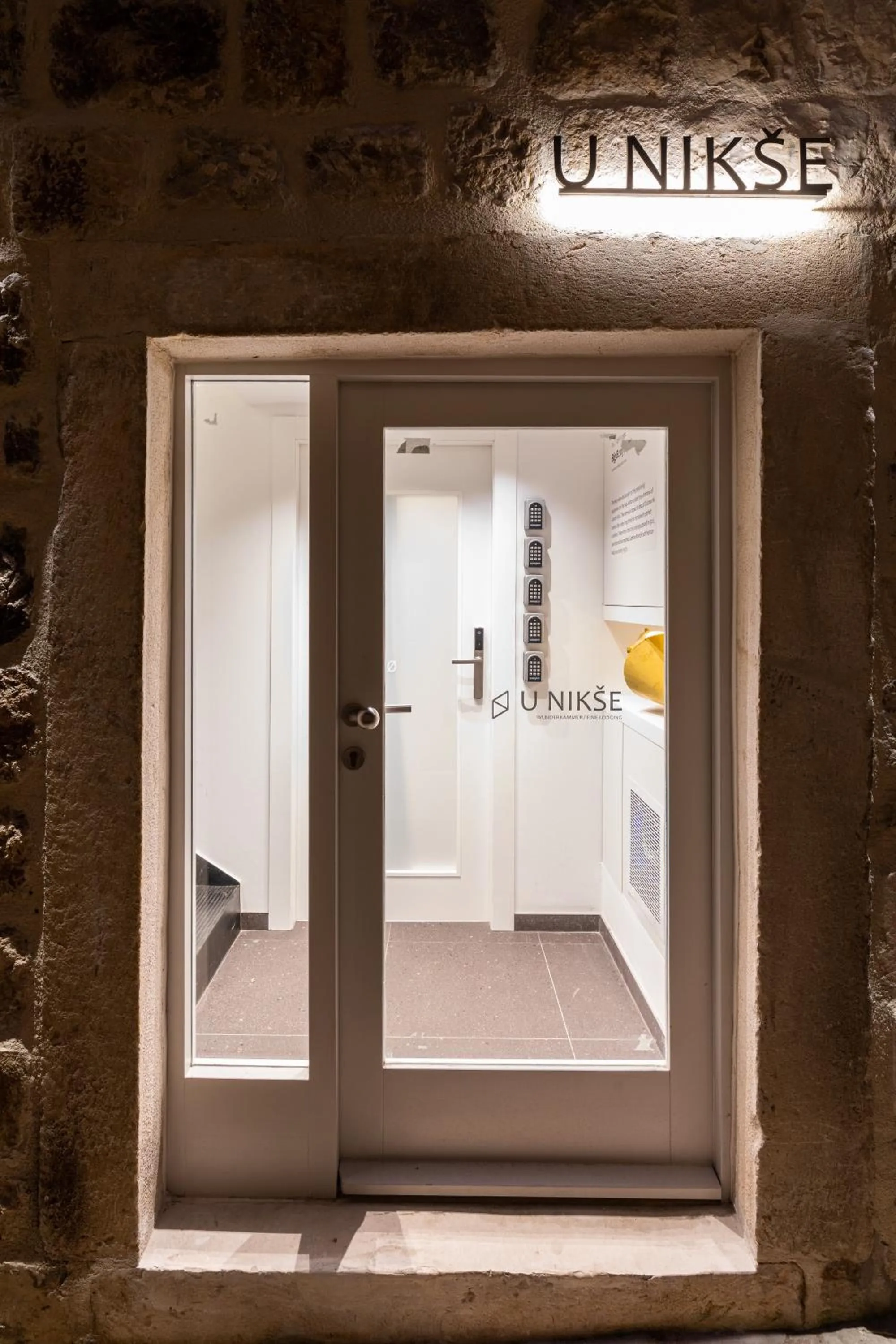 Facade/entrance in Old Town Apartments u nikse