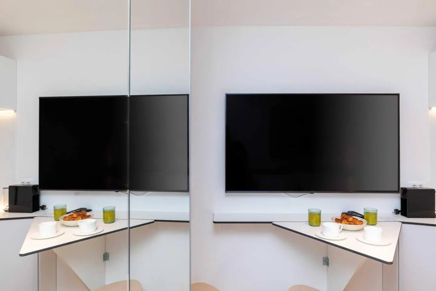 TV and multimedia in Old Town Apartments u nikse