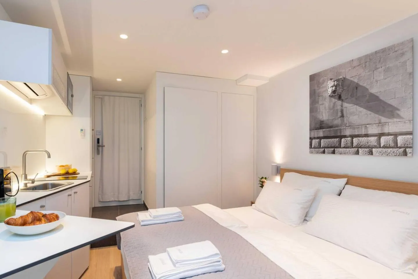 Bed in Old Town Apartments u nikse