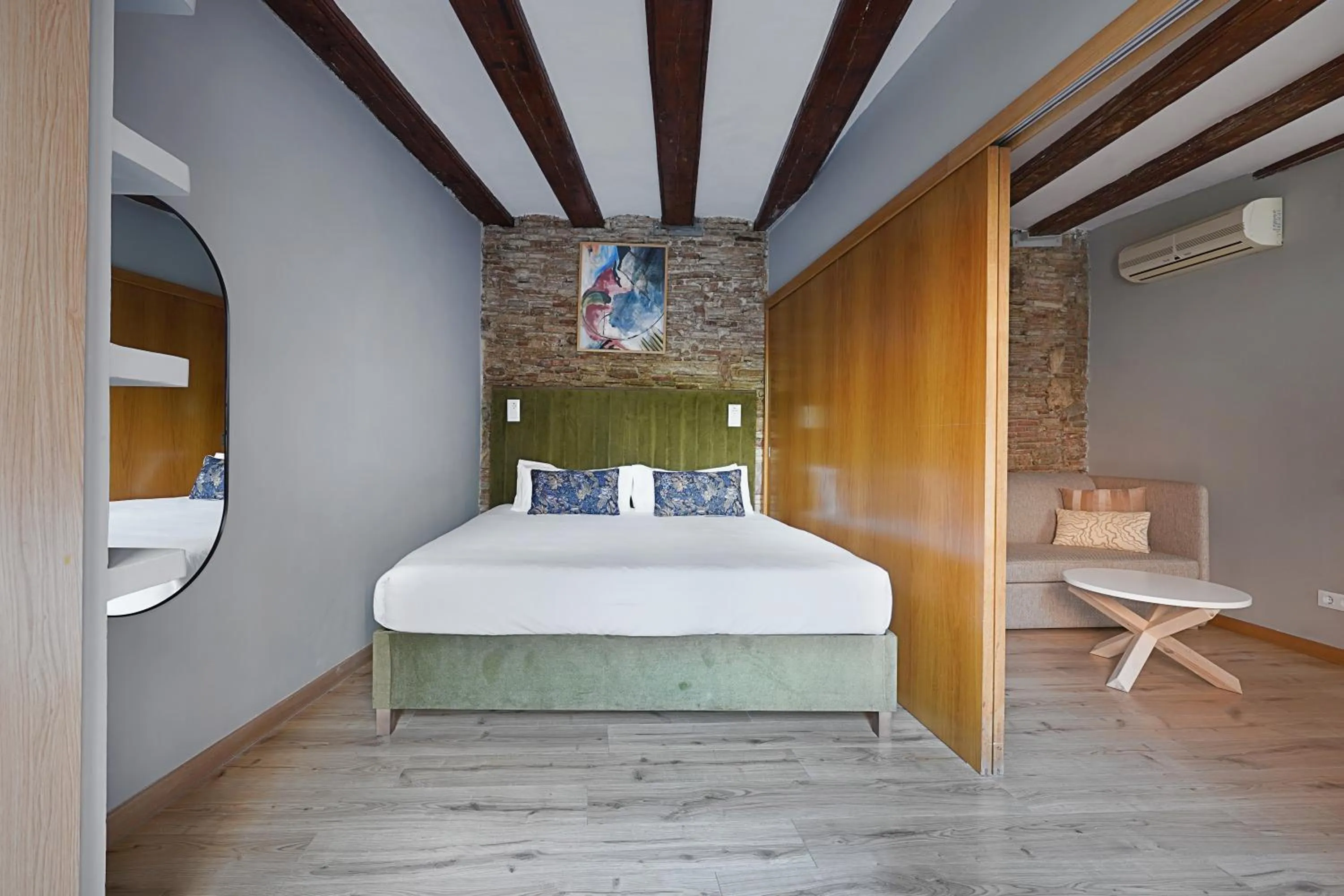 Bed in Numa Barcelona Lustre