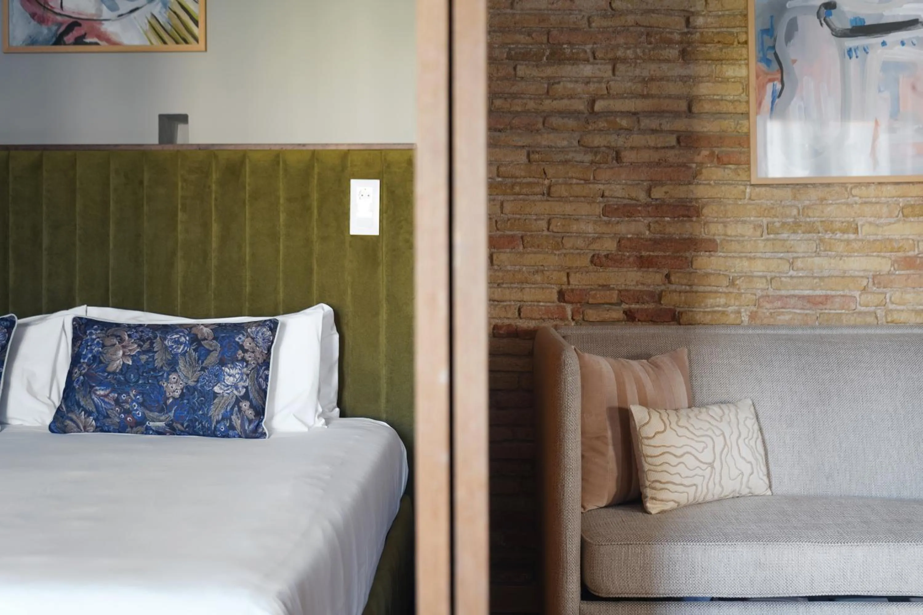 Seating area, Bed in Numa Barcelona Lustre