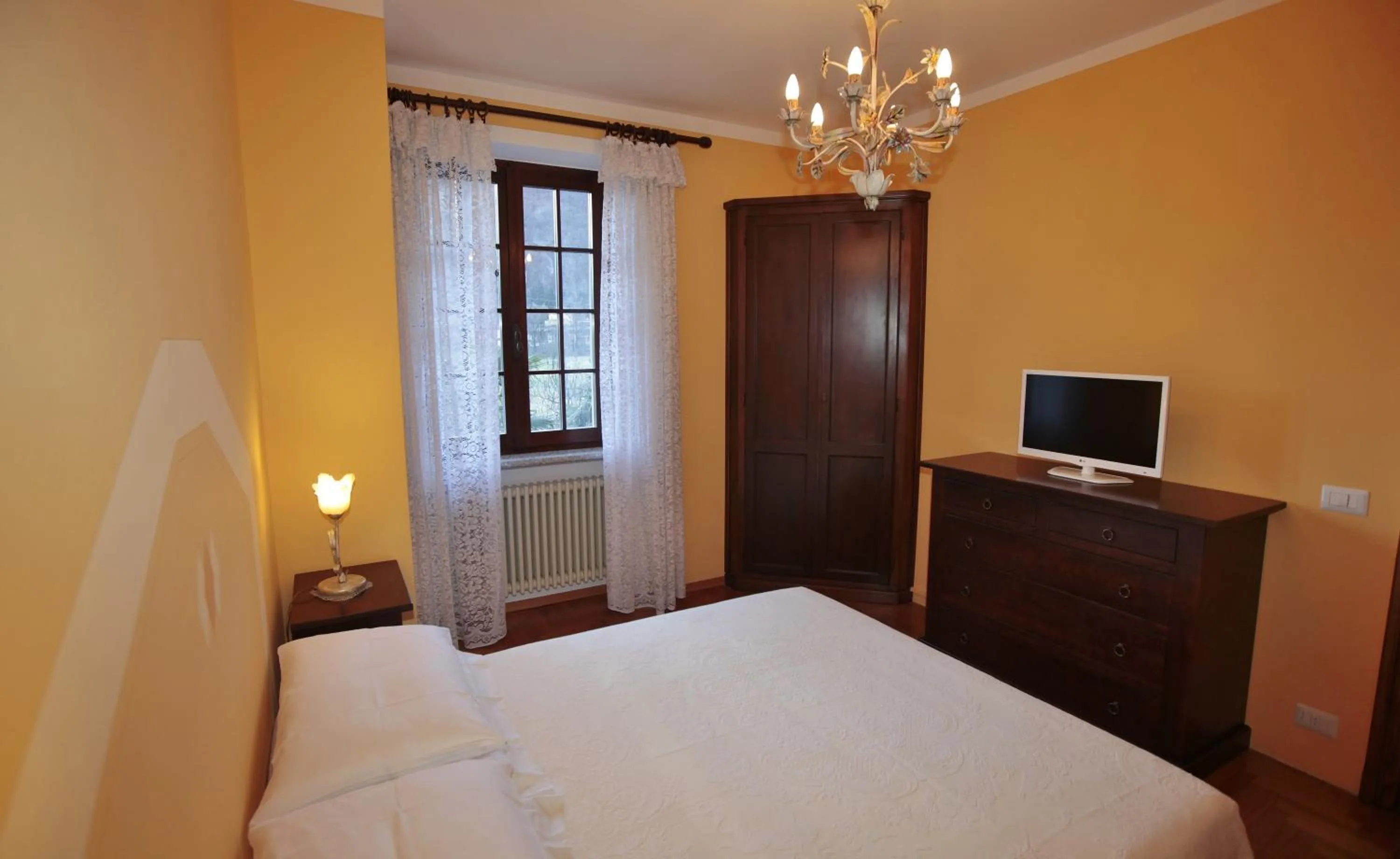 Photo of the whole room, Bed in B&B Azalea