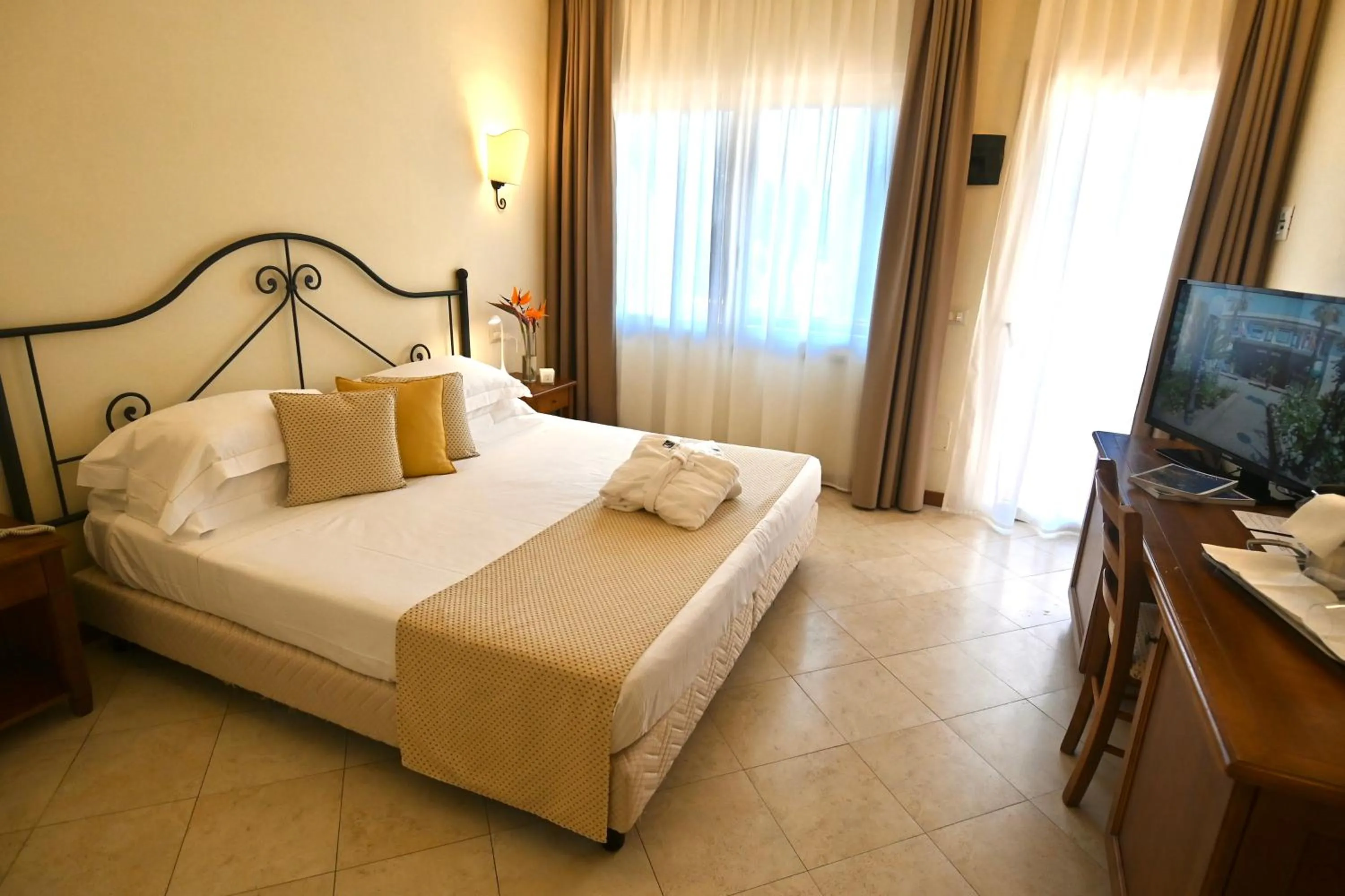 Bedroom, Bed in Hotel Airone isola d'Elba