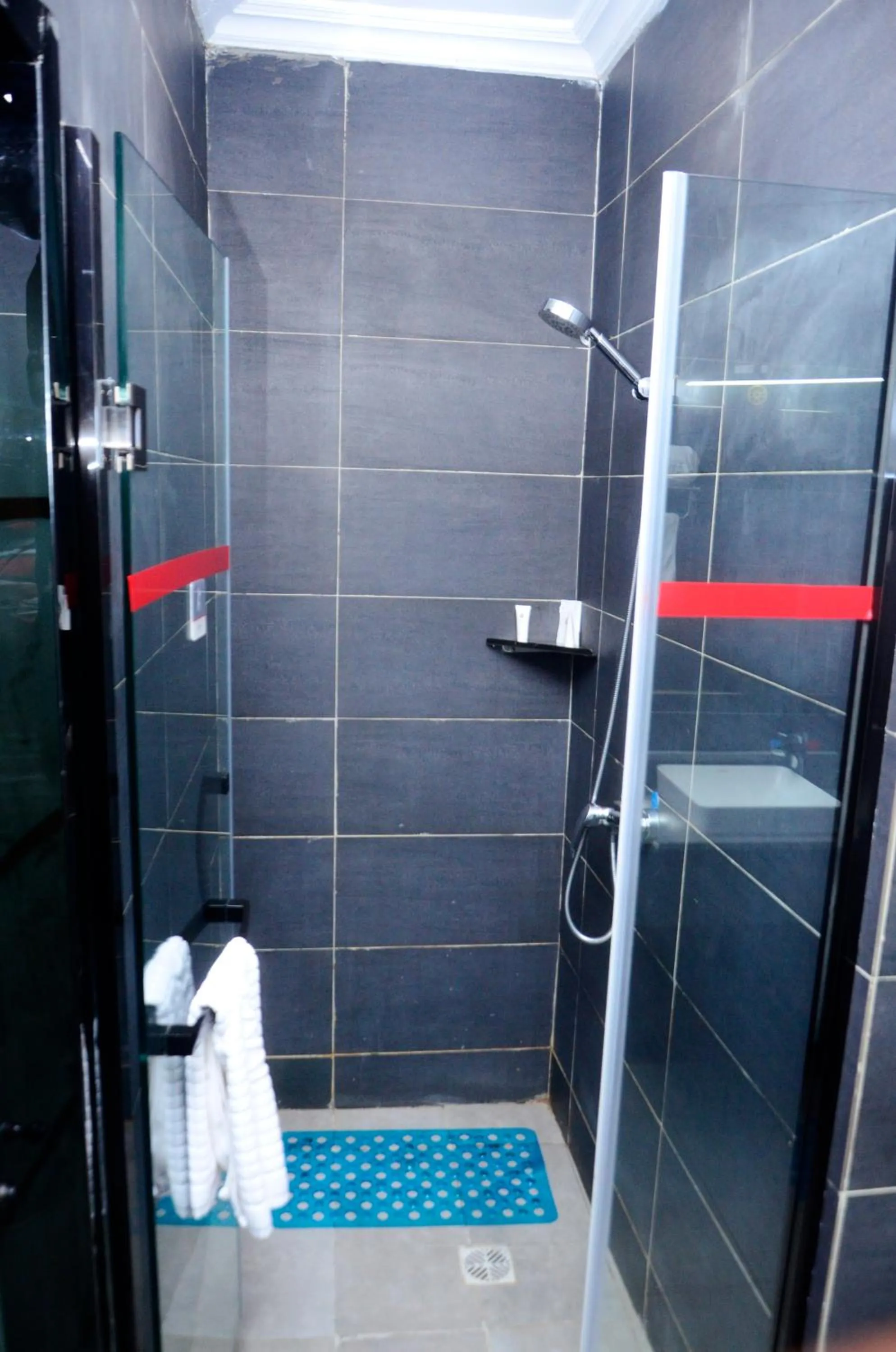 Shower in Ivy Hotel Emerald