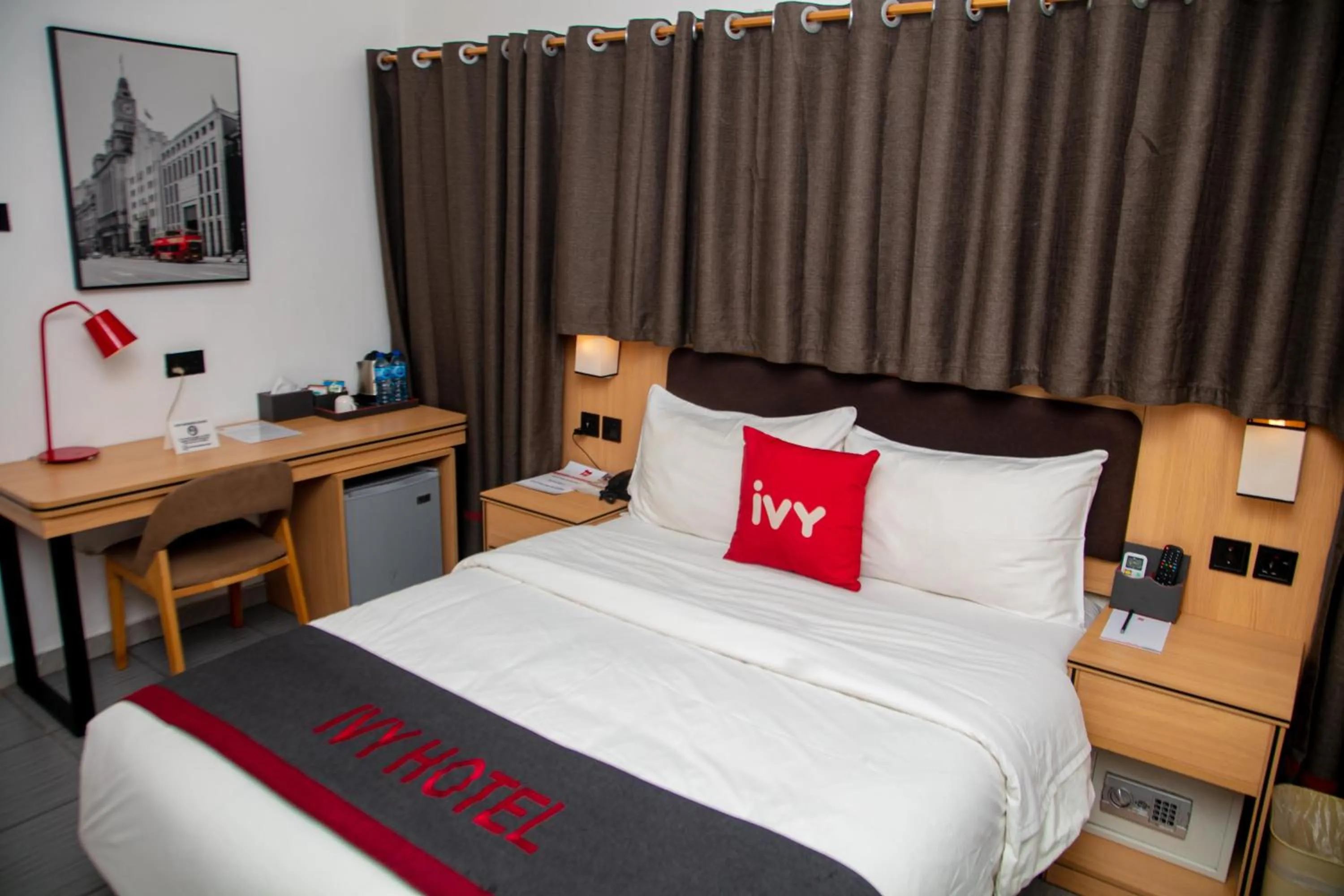 Bed in Ivy Hotel Emerald