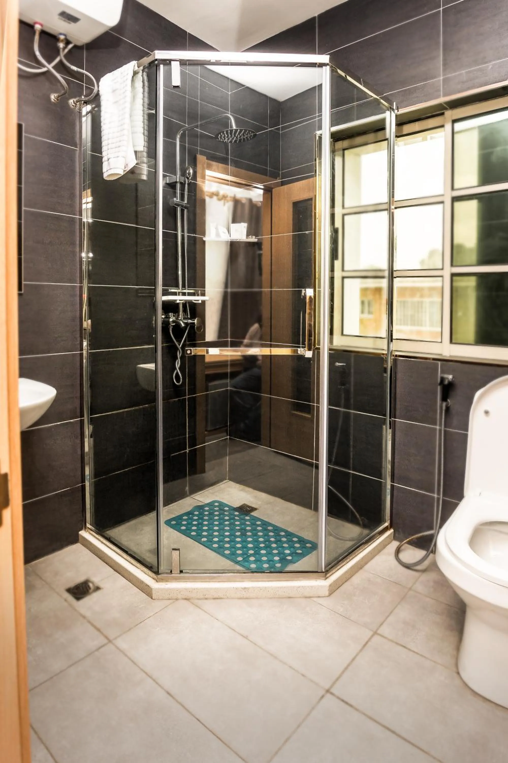 Shower in Ivy Hotel Emerald