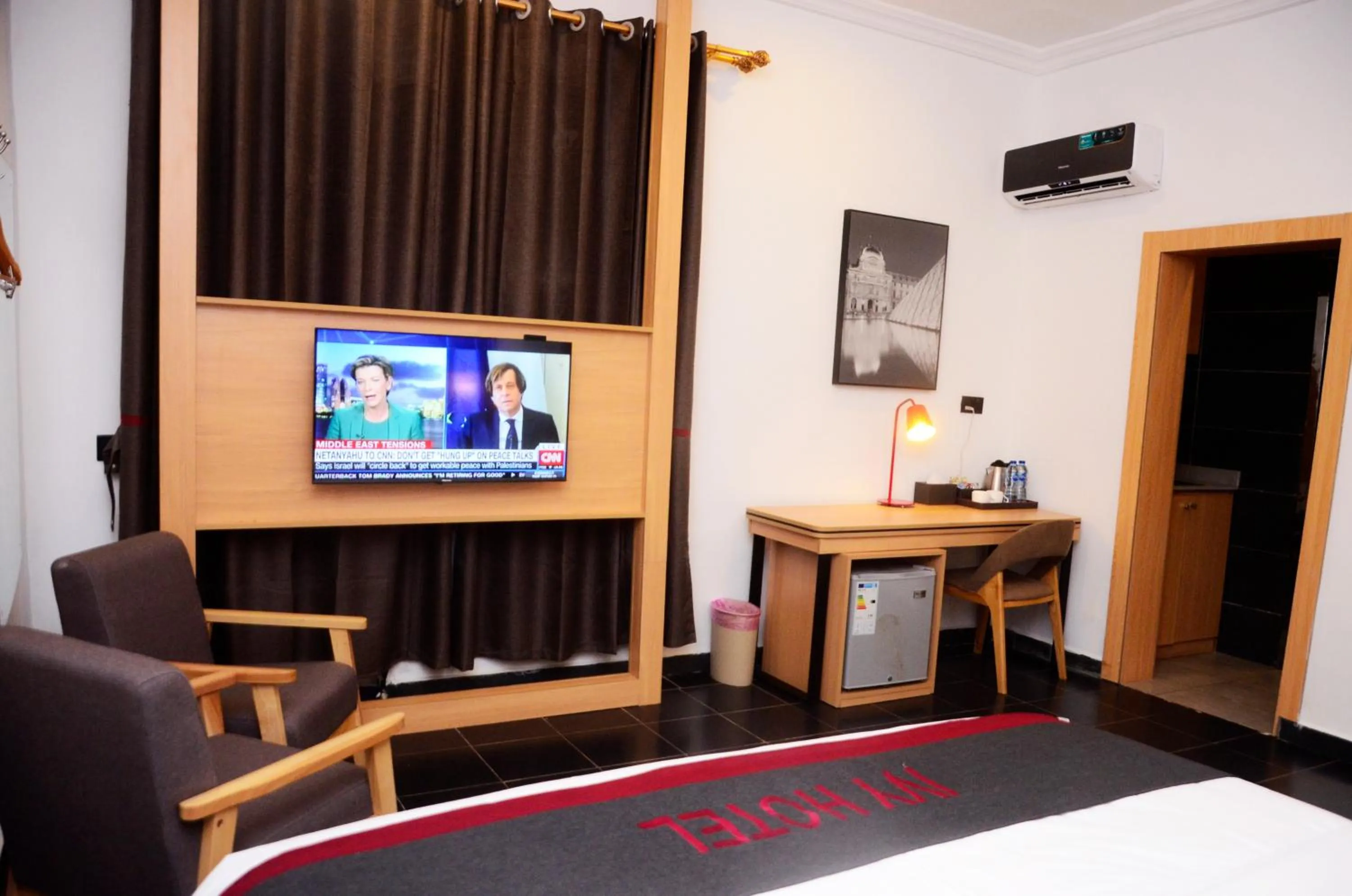 TV and multimedia, Bed in Ivy Hotel Emerald