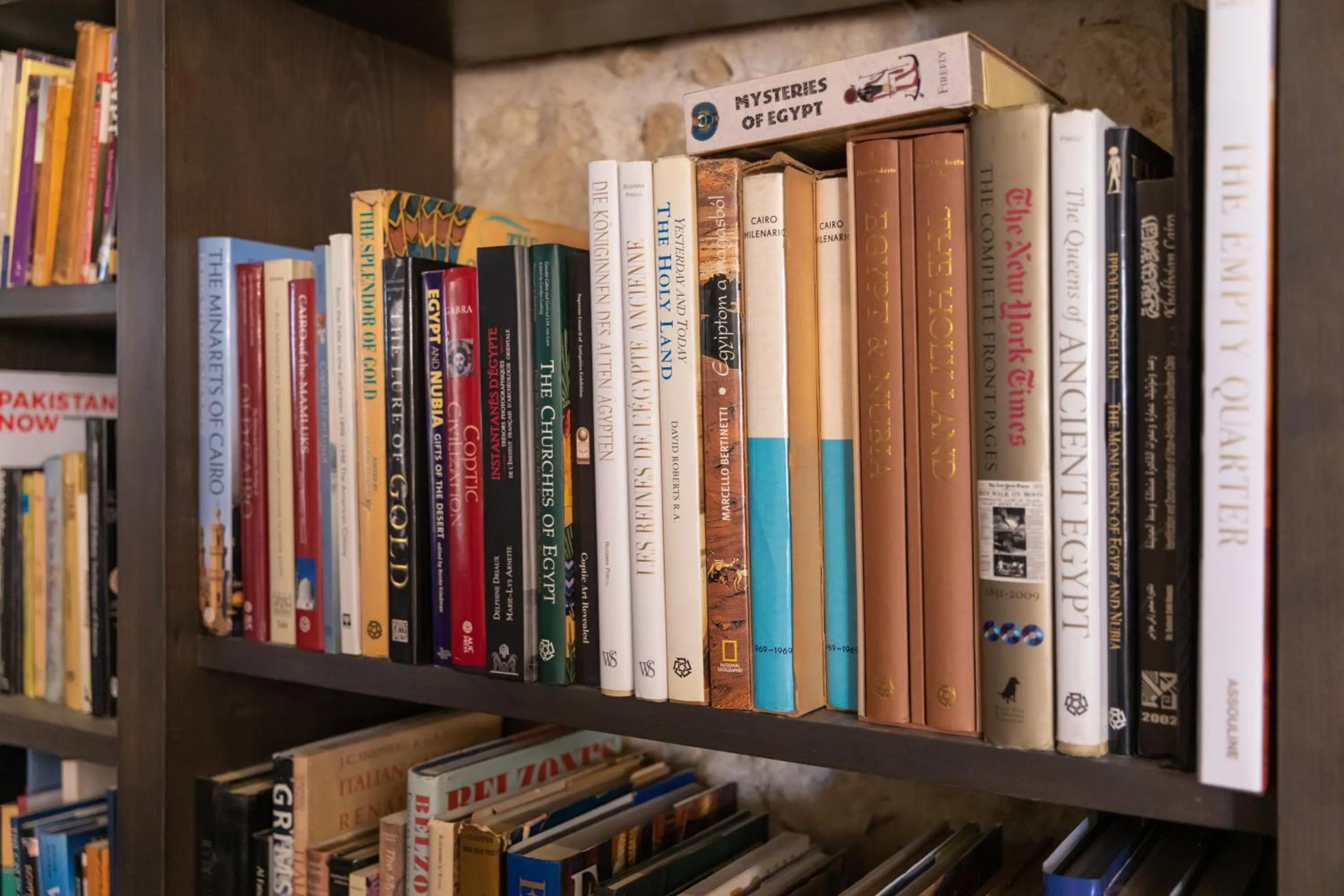 Library in Wadi Sabarah Lodge