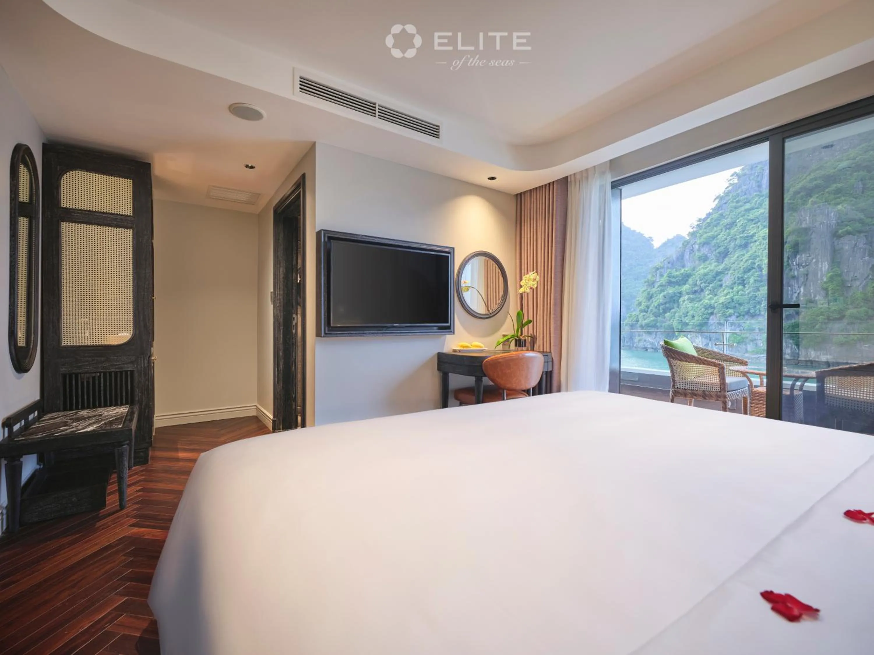 TV and multimedia, Bed in Elite of the Seas